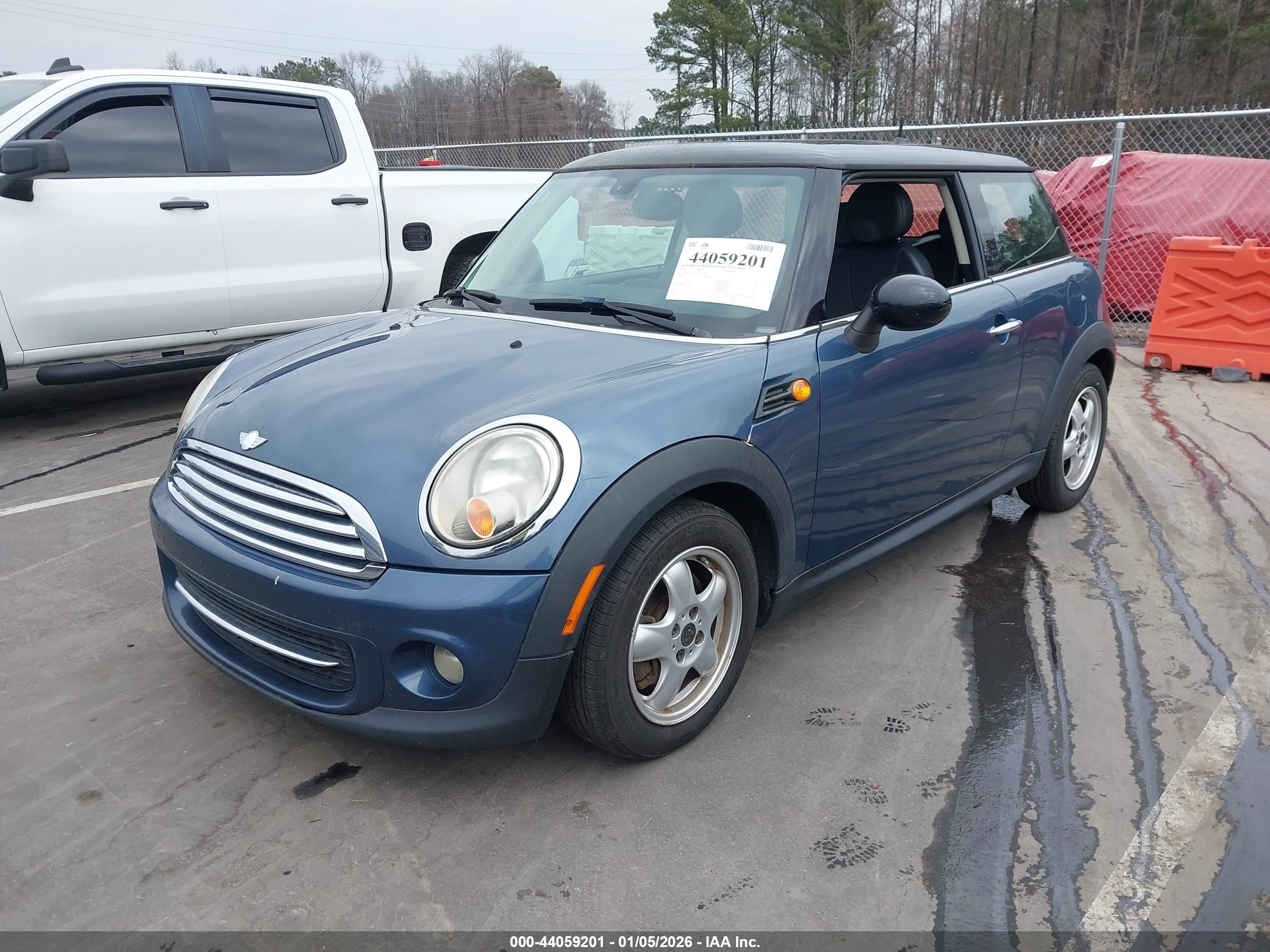 MINI COOPER image 2