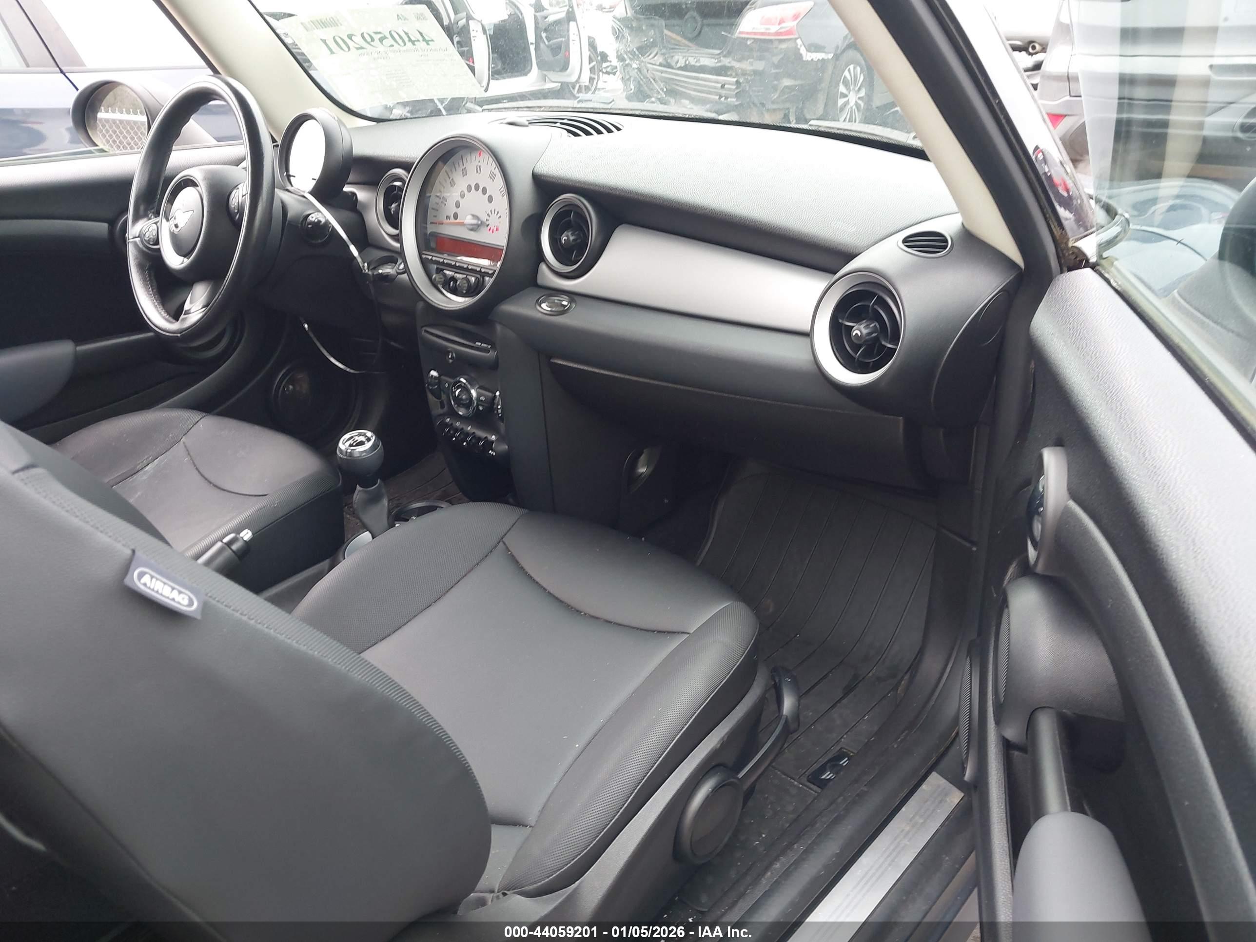 MINI COOPER image 5