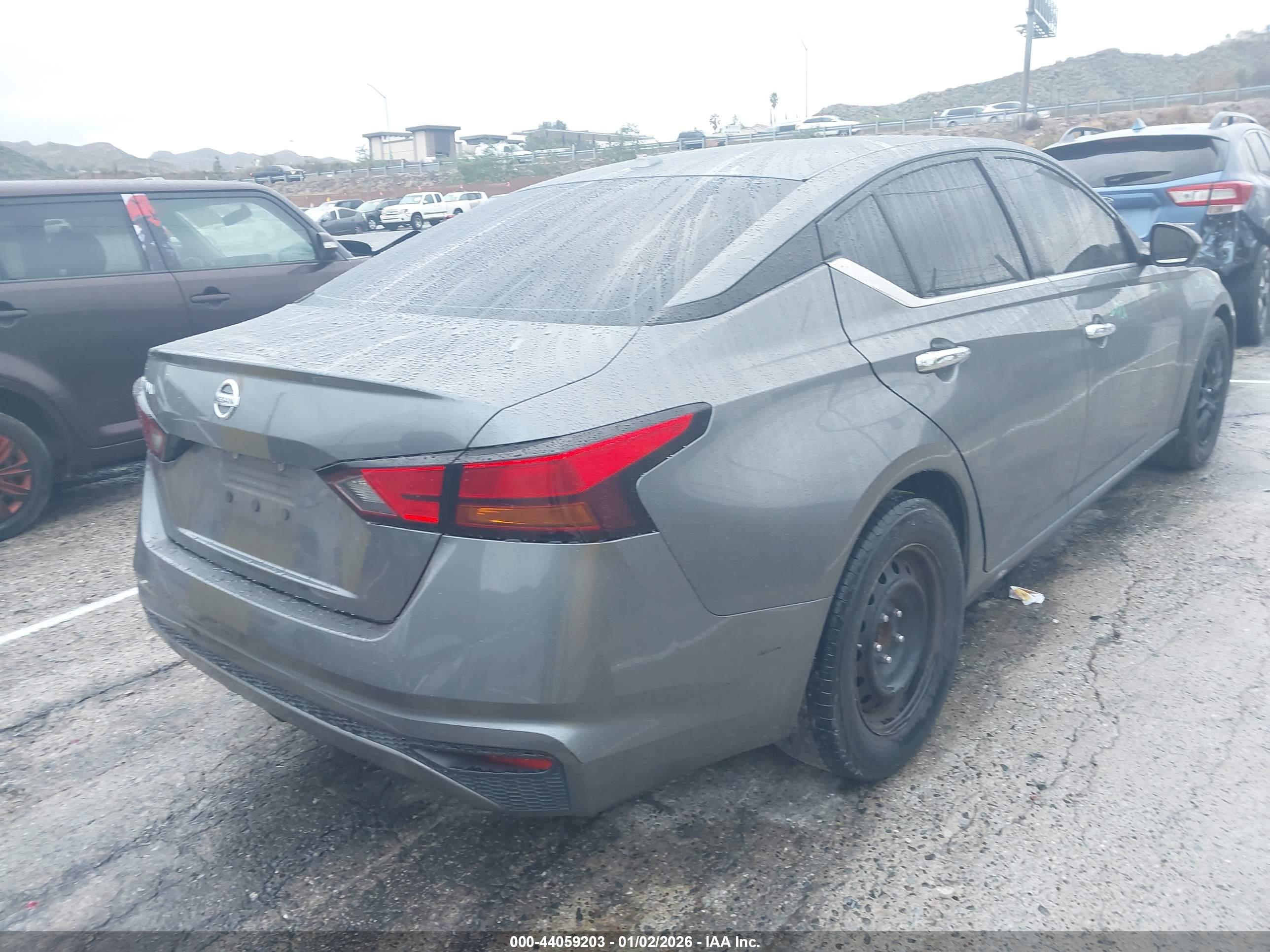 NISSAN ALTIMA image 4