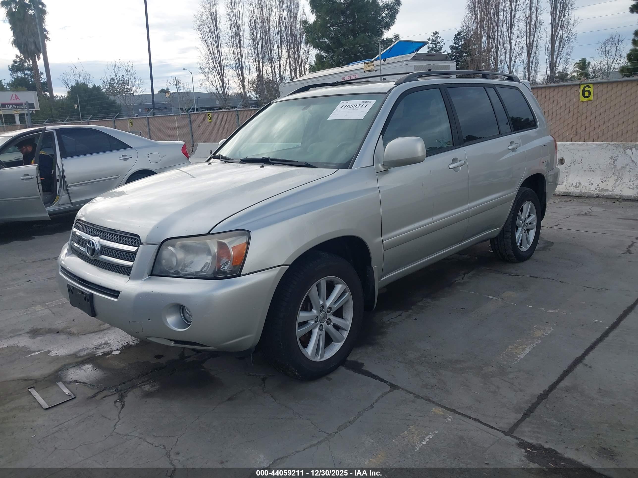 TOYOTA HIGHLANDER image 2