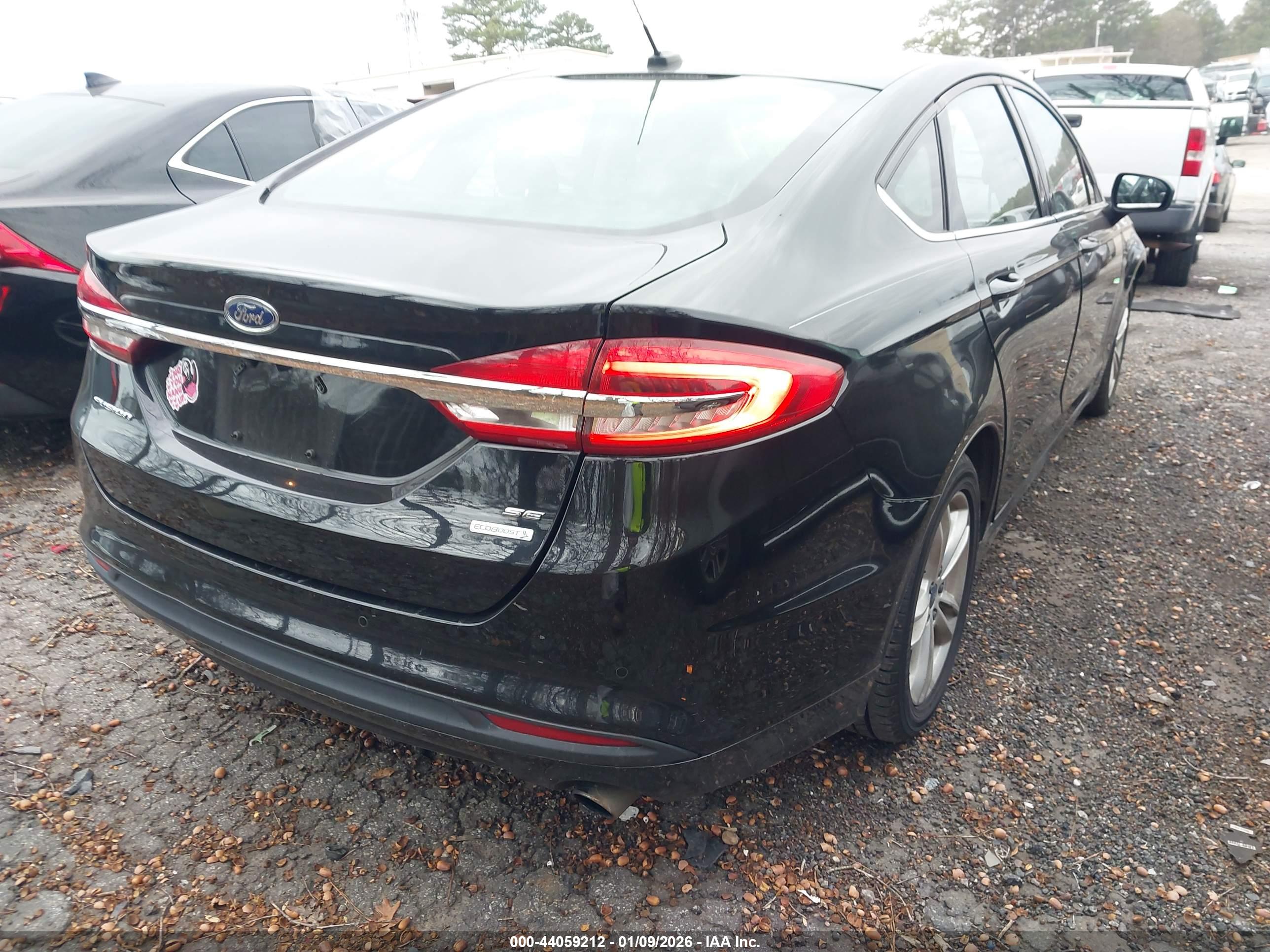 FORD FUSION image 4