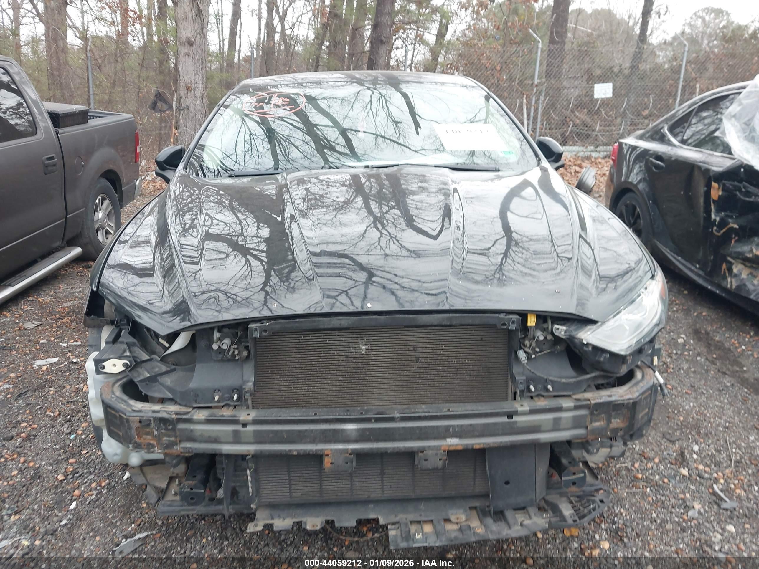 FORD FUSION image 6