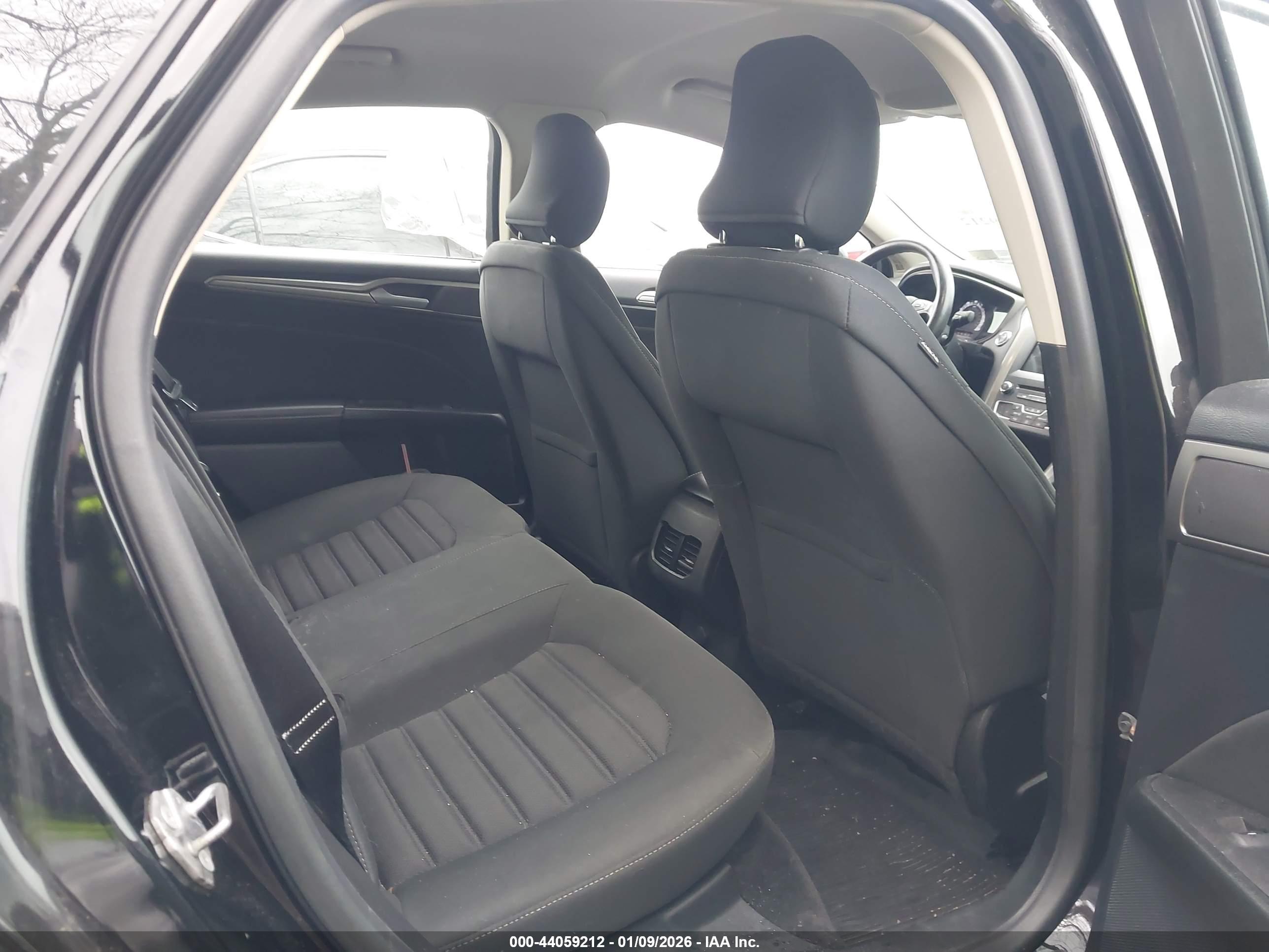 FORD FUSION image 8