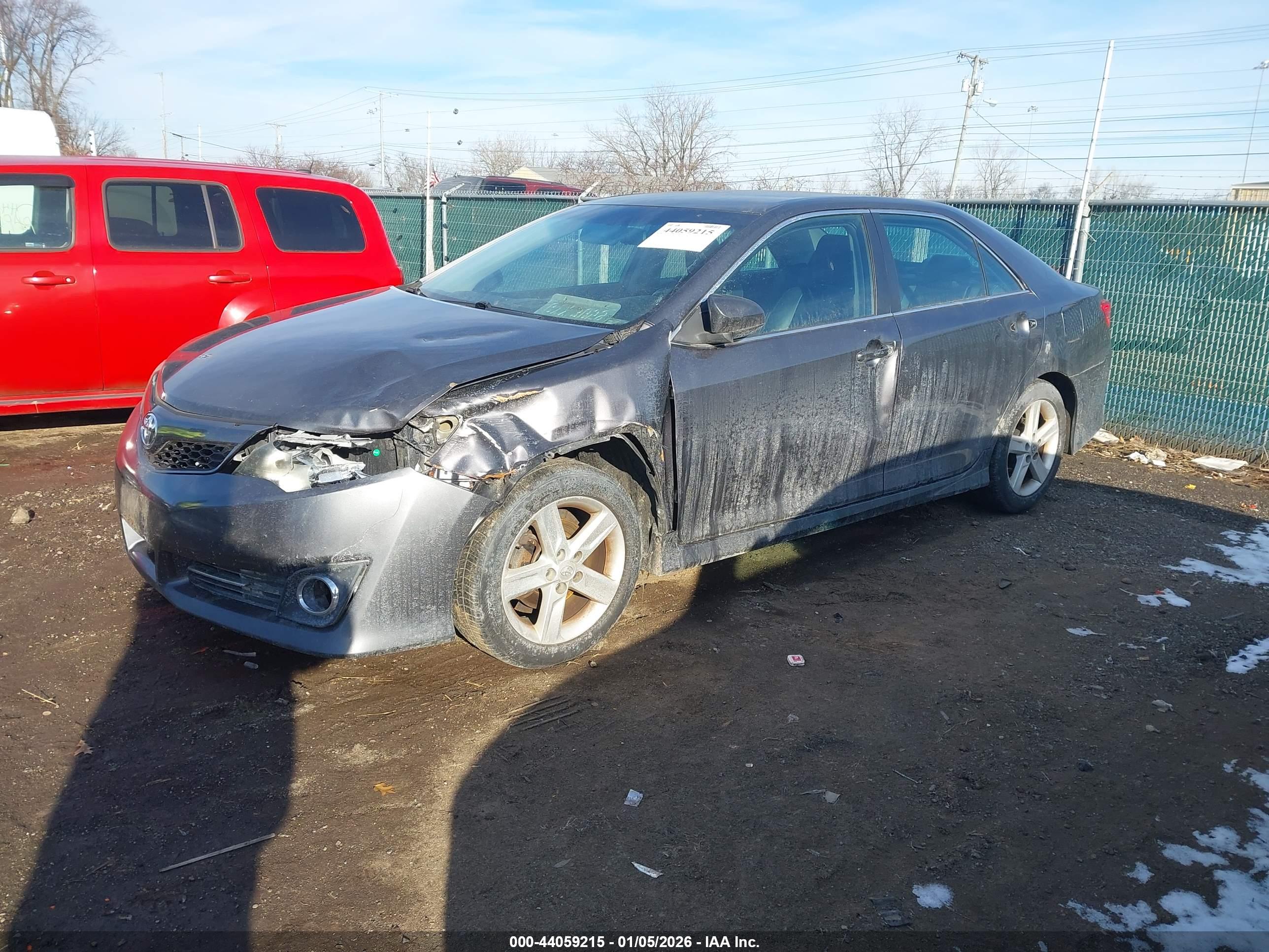 TOYOTA CAMRY image 2