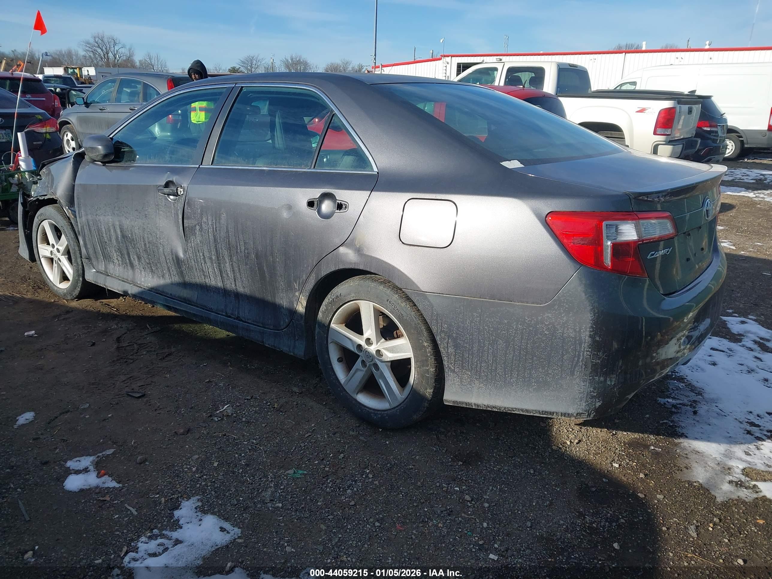 TOYOTA CAMRY image 3