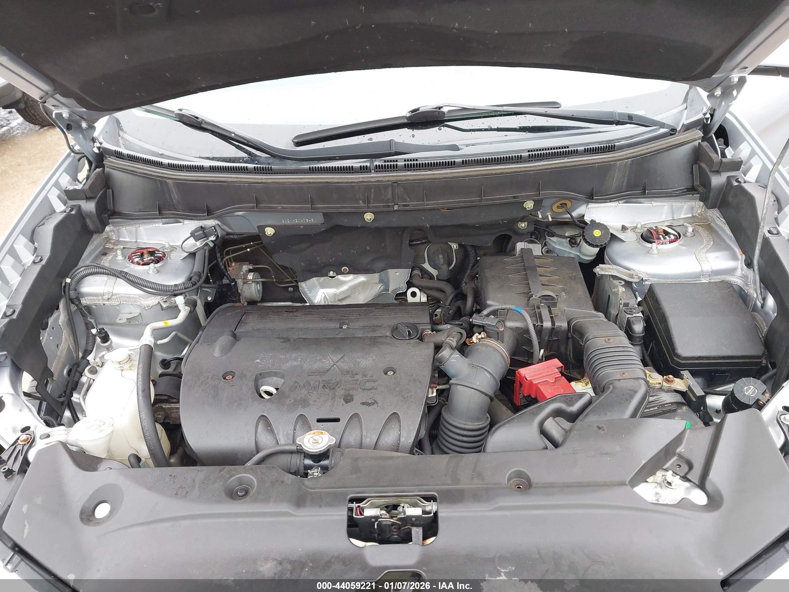MITSUBISHI OUTLANDER image 10