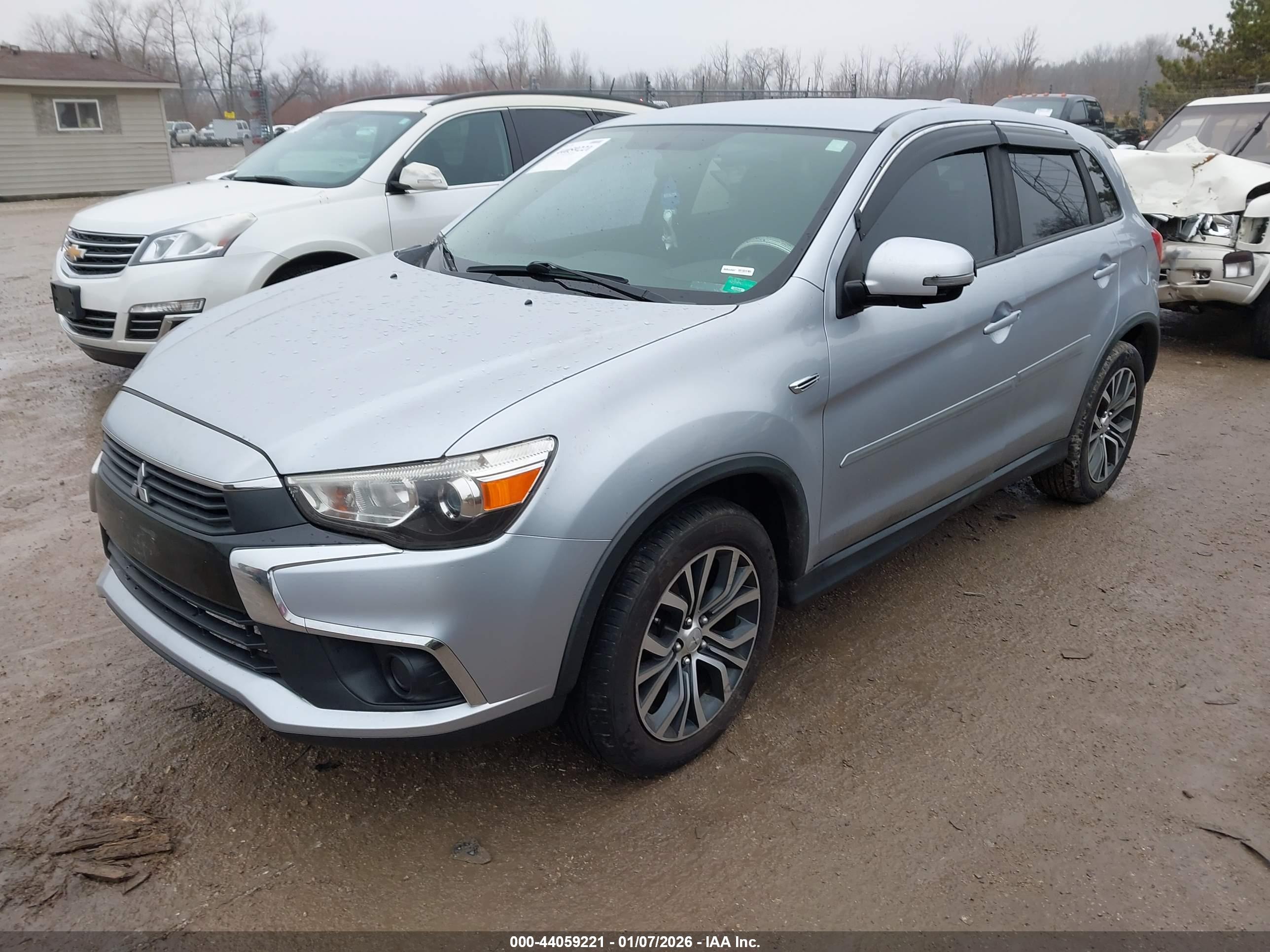 MITSUBISHI OUTLANDER image 2