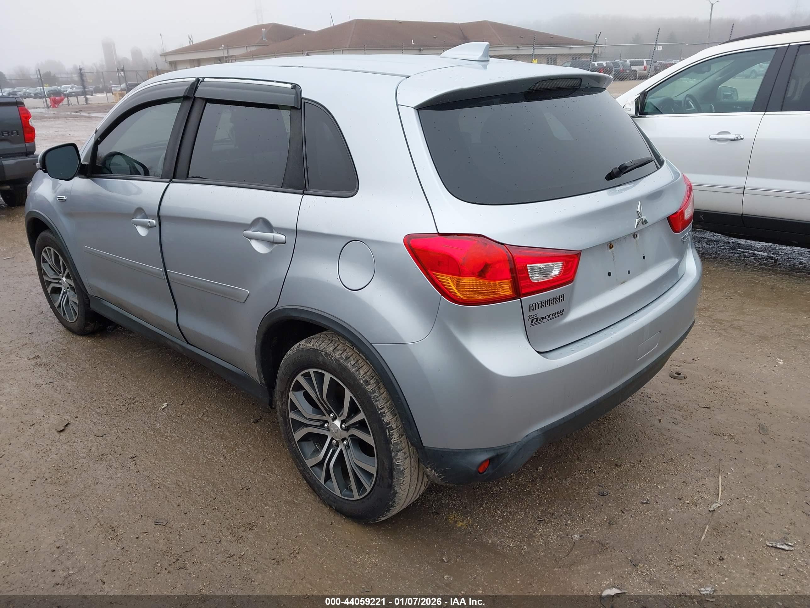 MITSUBISHI OUTLANDER image 3