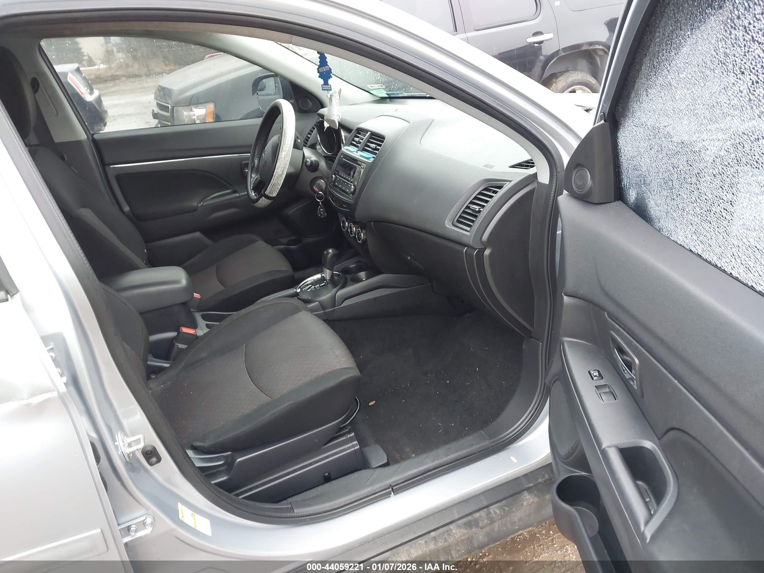 MITSUBISHI OUTLANDER image 5