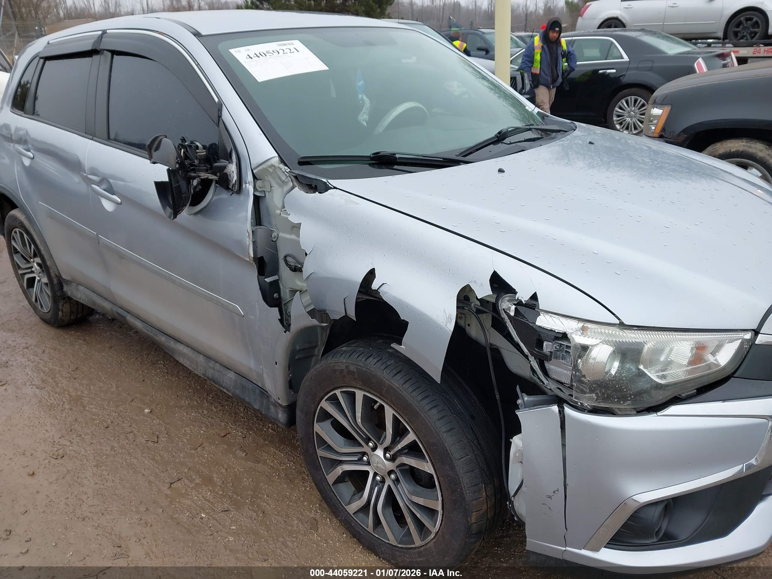 MITSUBISHI OUTLANDER image 6