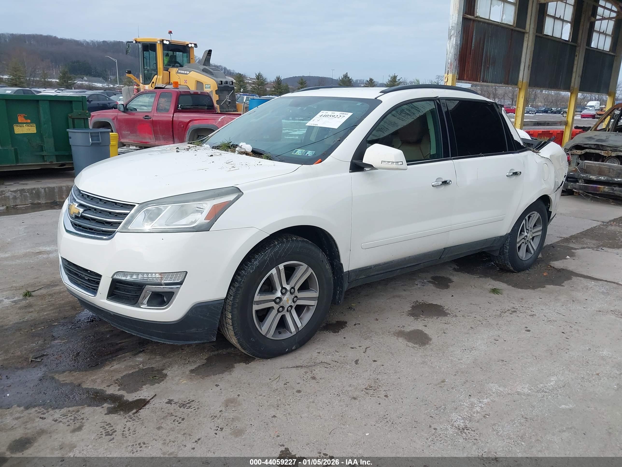 CHEVROLET TRAVERSE image 2