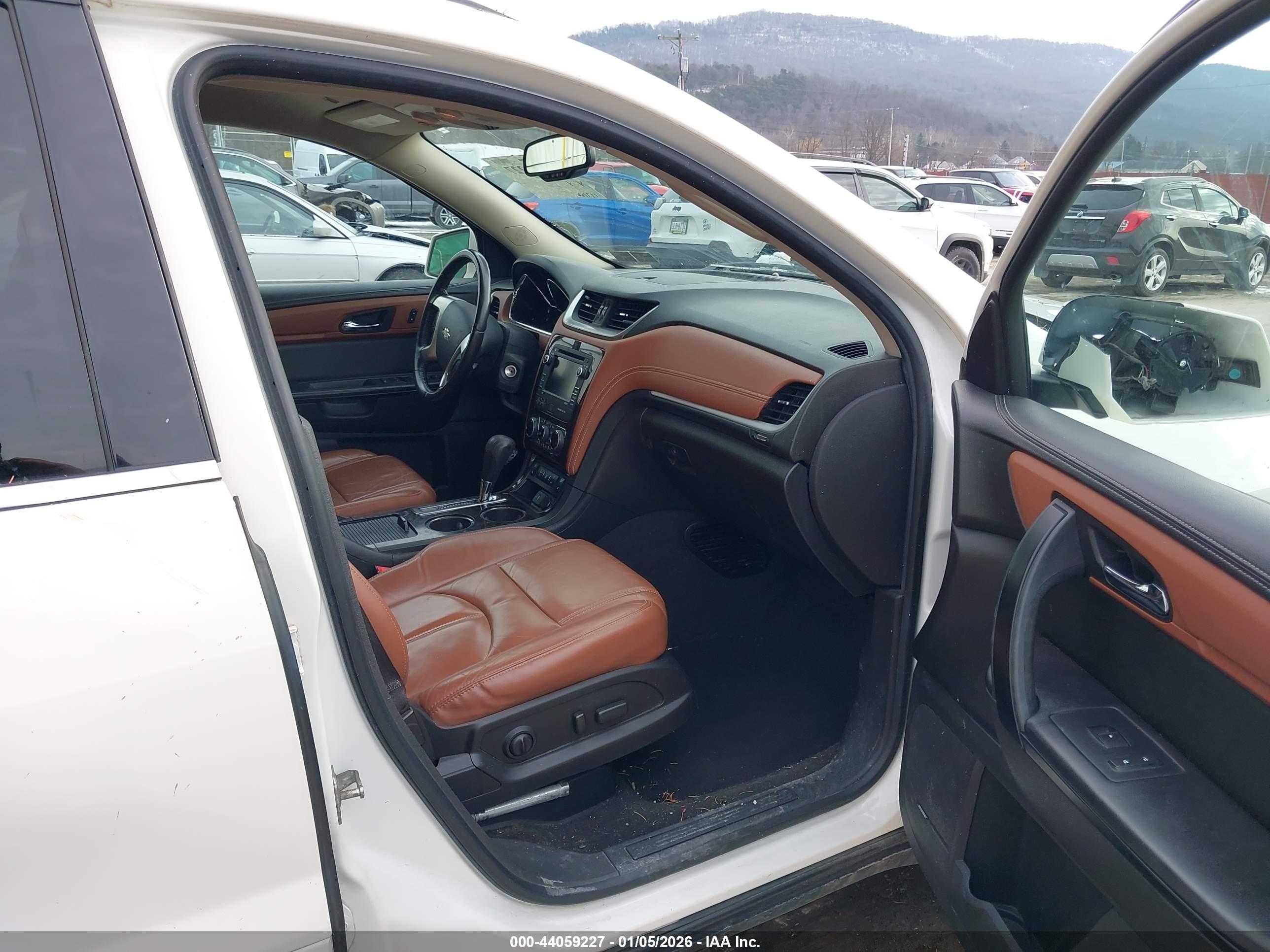 CHEVROLET TRAVERSE image 5