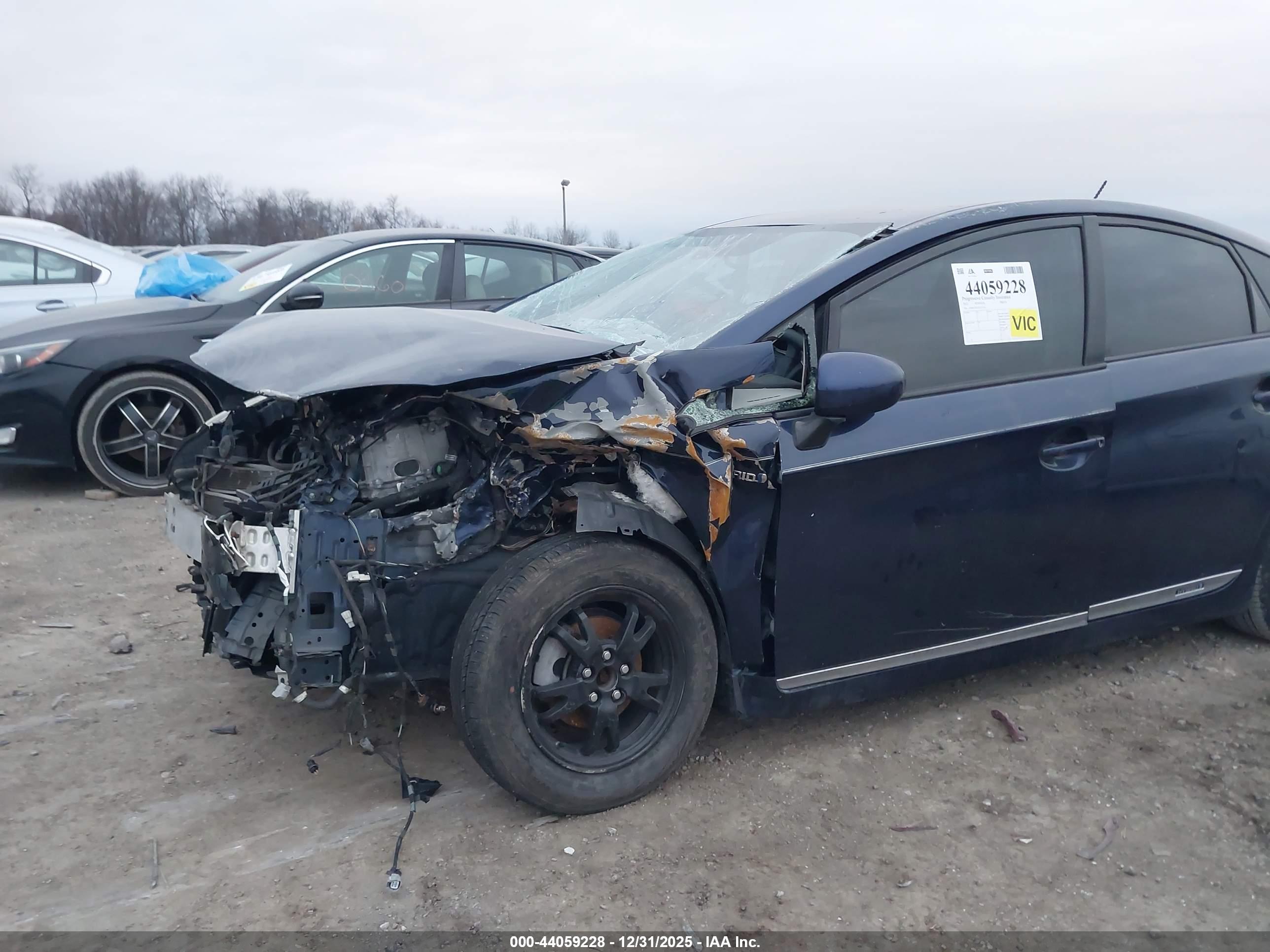 TOYOTA PRIUS image 6