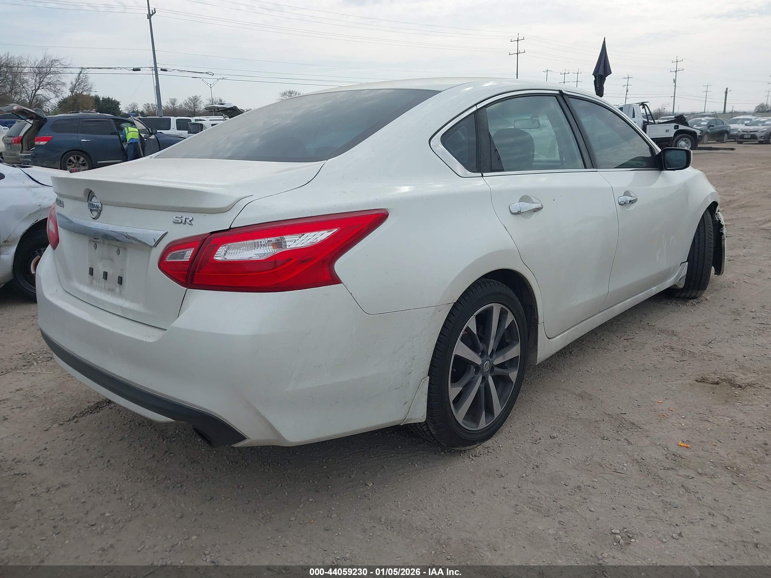 NISSAN ALTIMA image 4