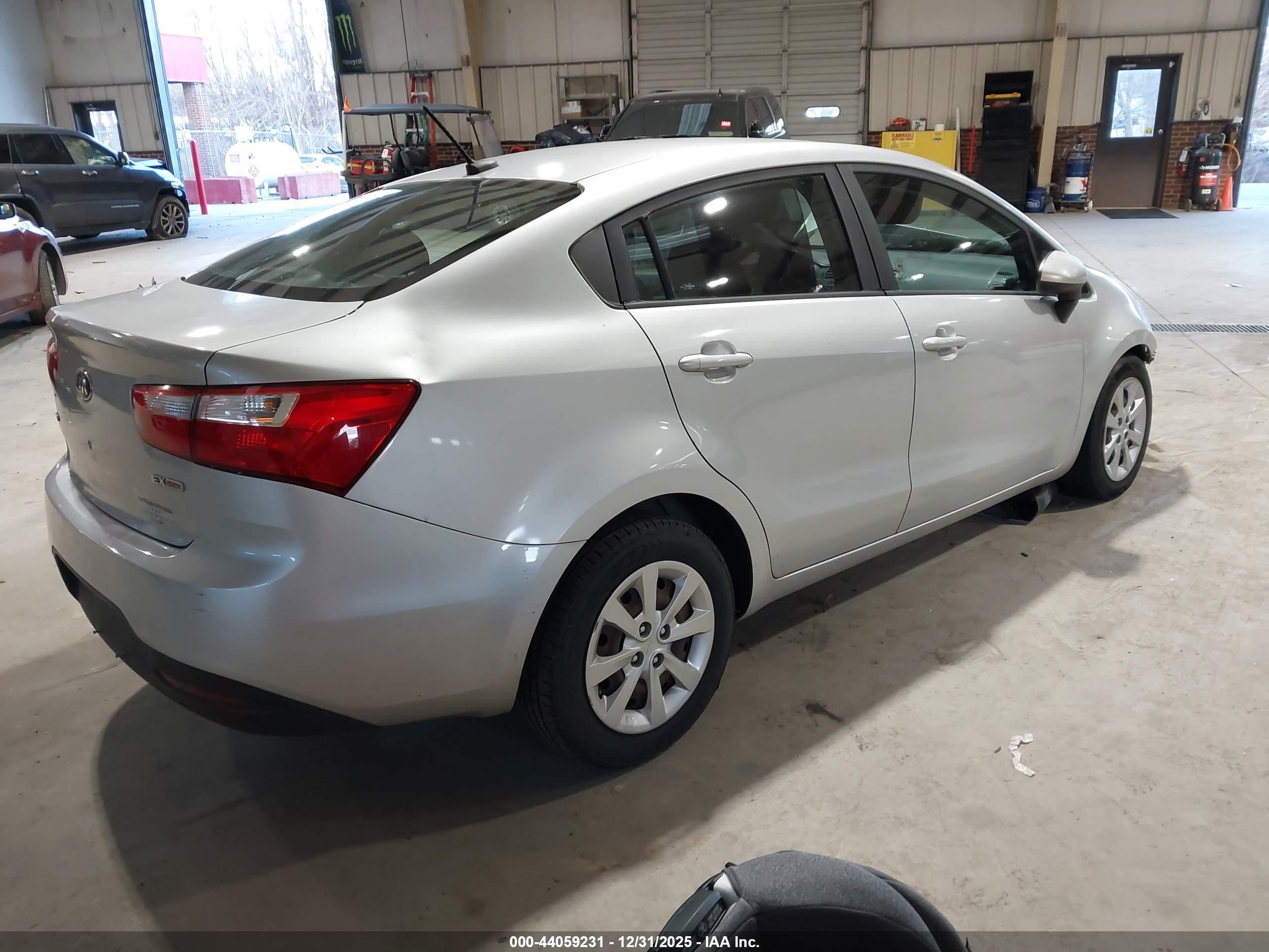 KIA RIO image 4