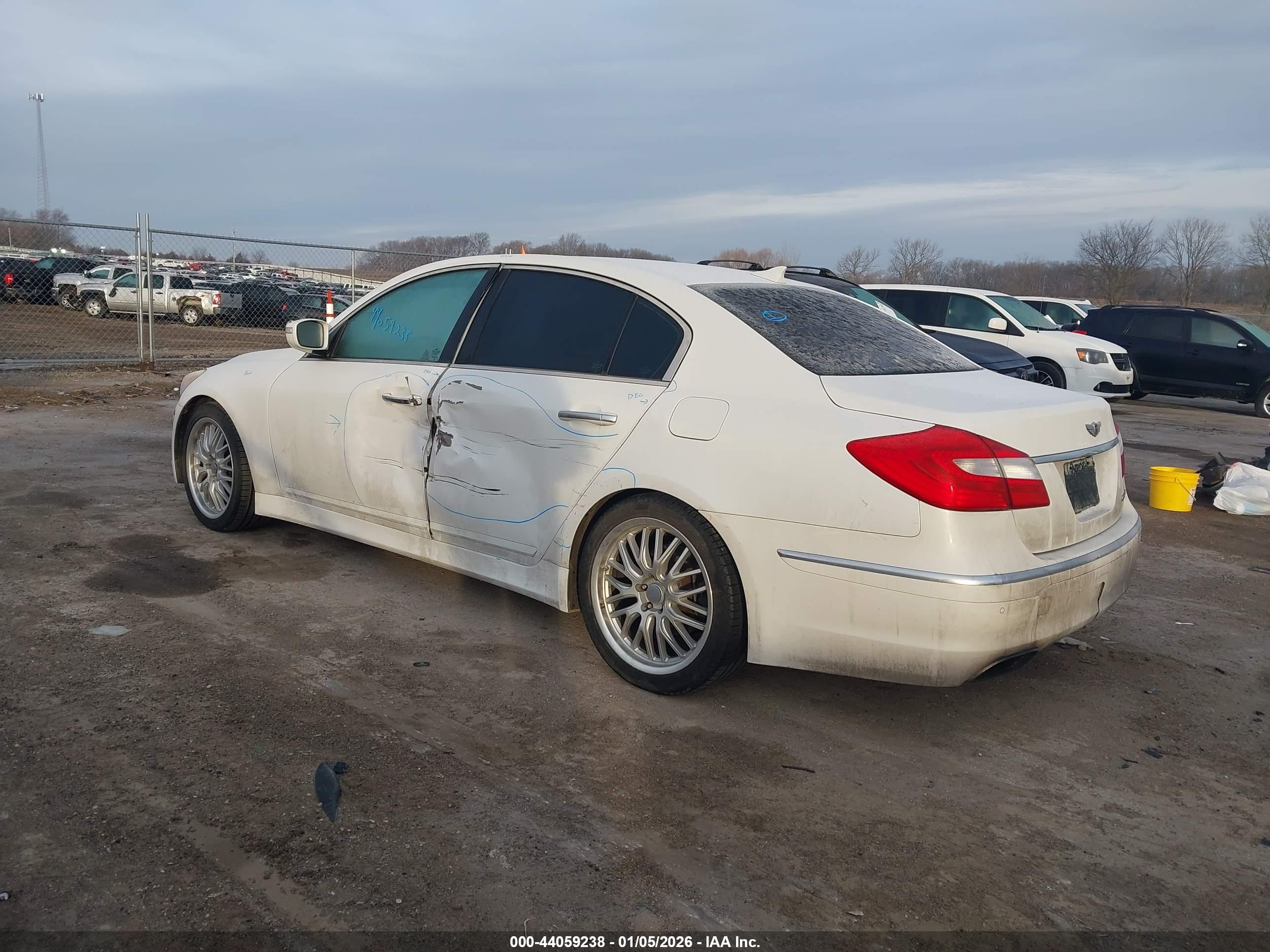 HYUNDAI GENESIS image 3
