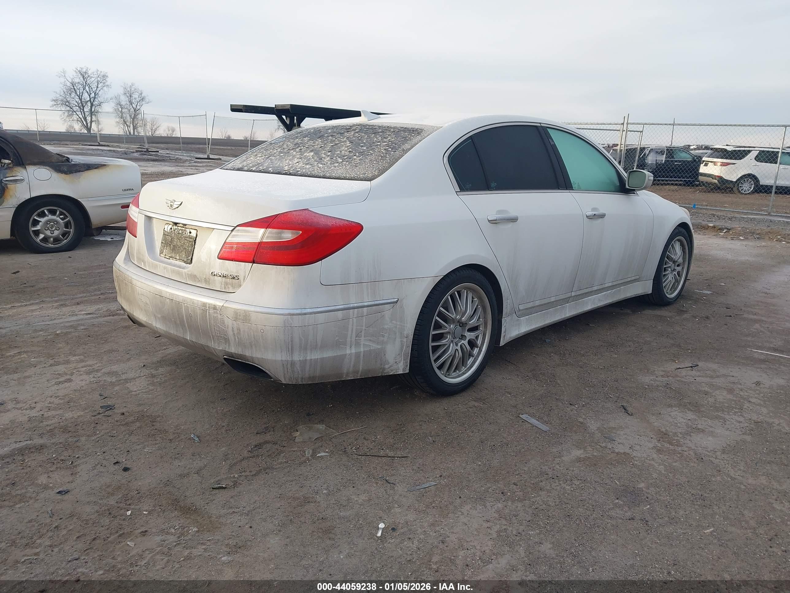HYUNDAI GENESIS image 4