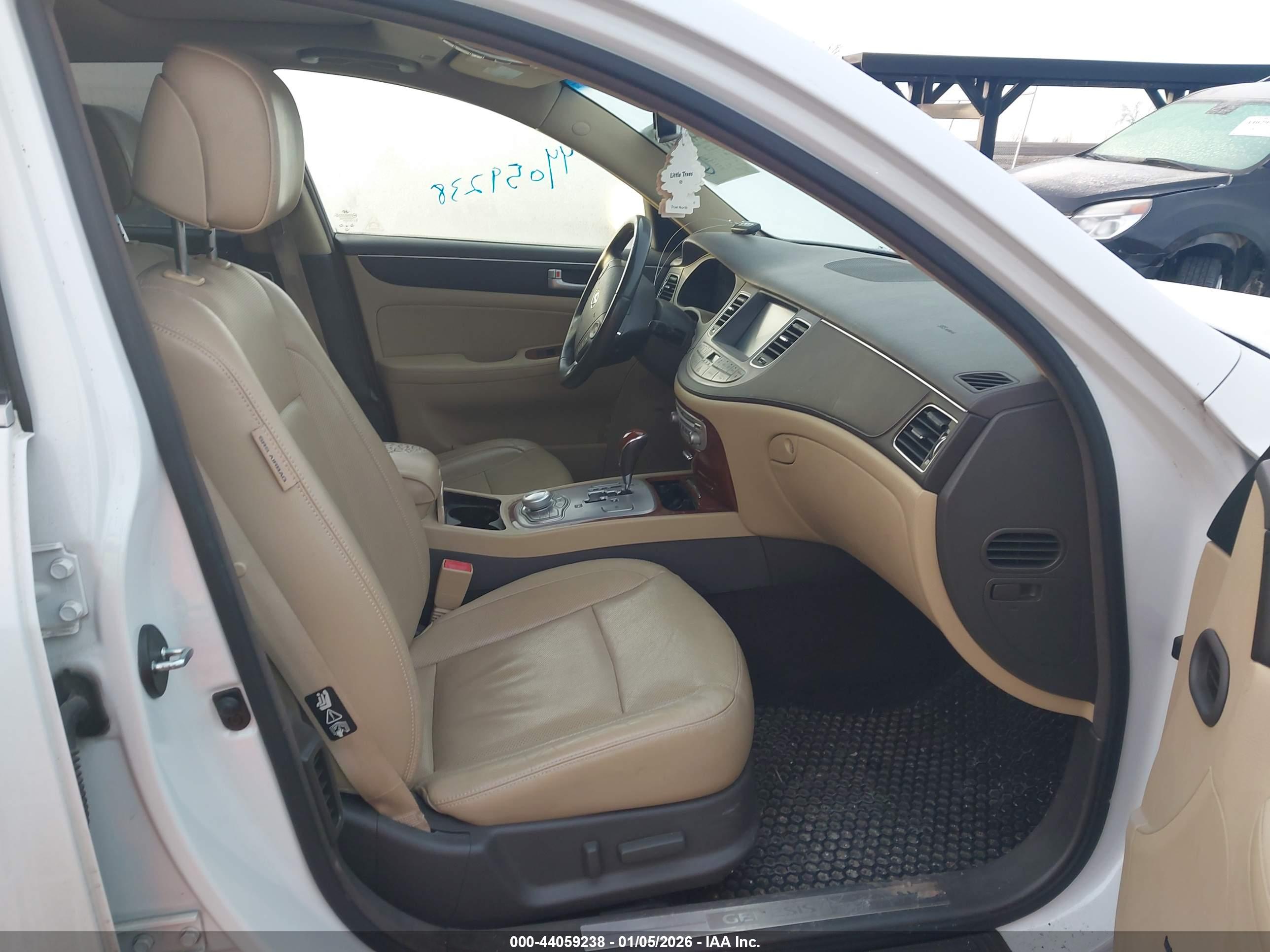 HYUNDAI GENESIS image 5