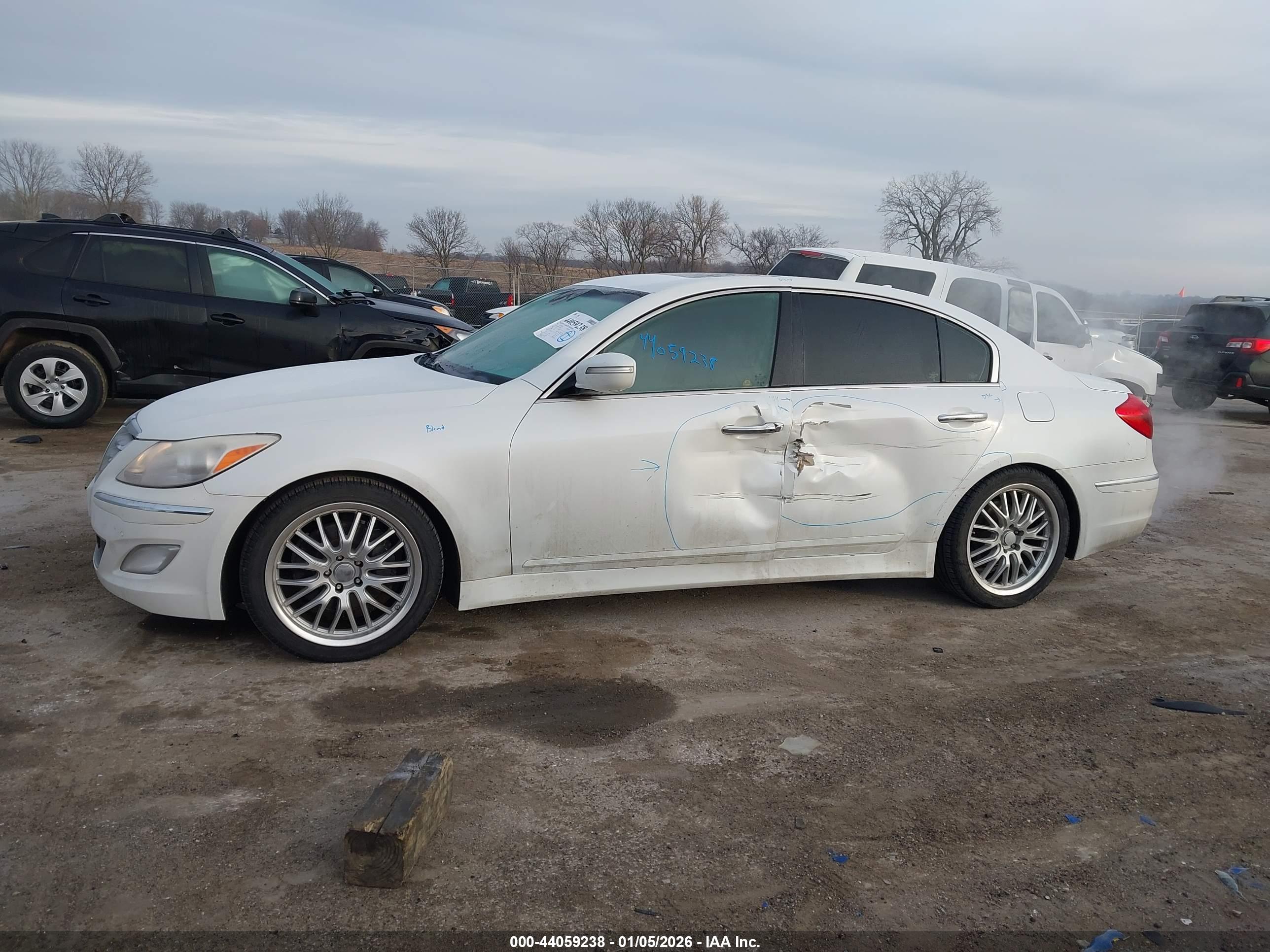 HYUNDAI GENESIS image 6
