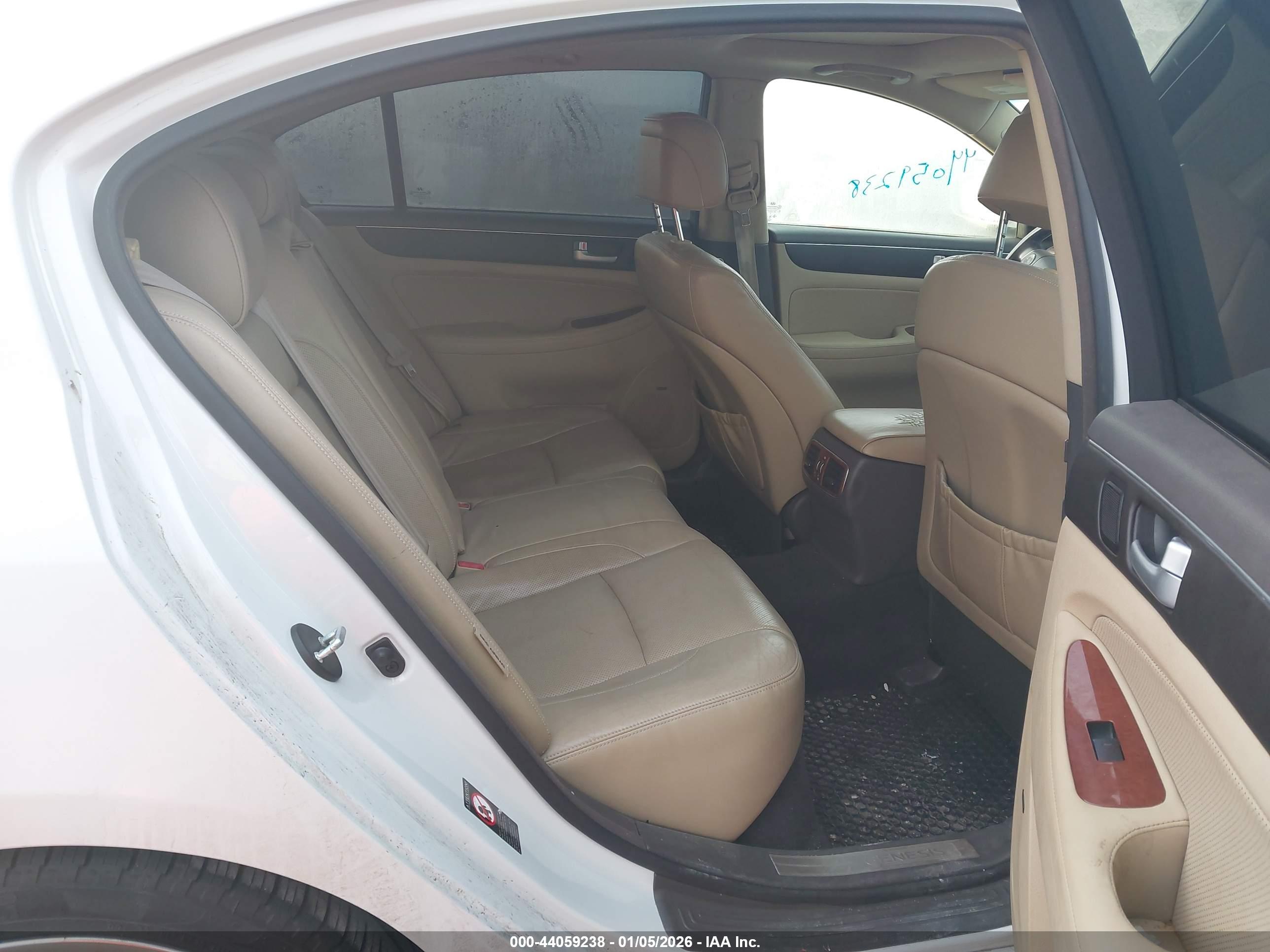HYUNDAI GENESIS image 8