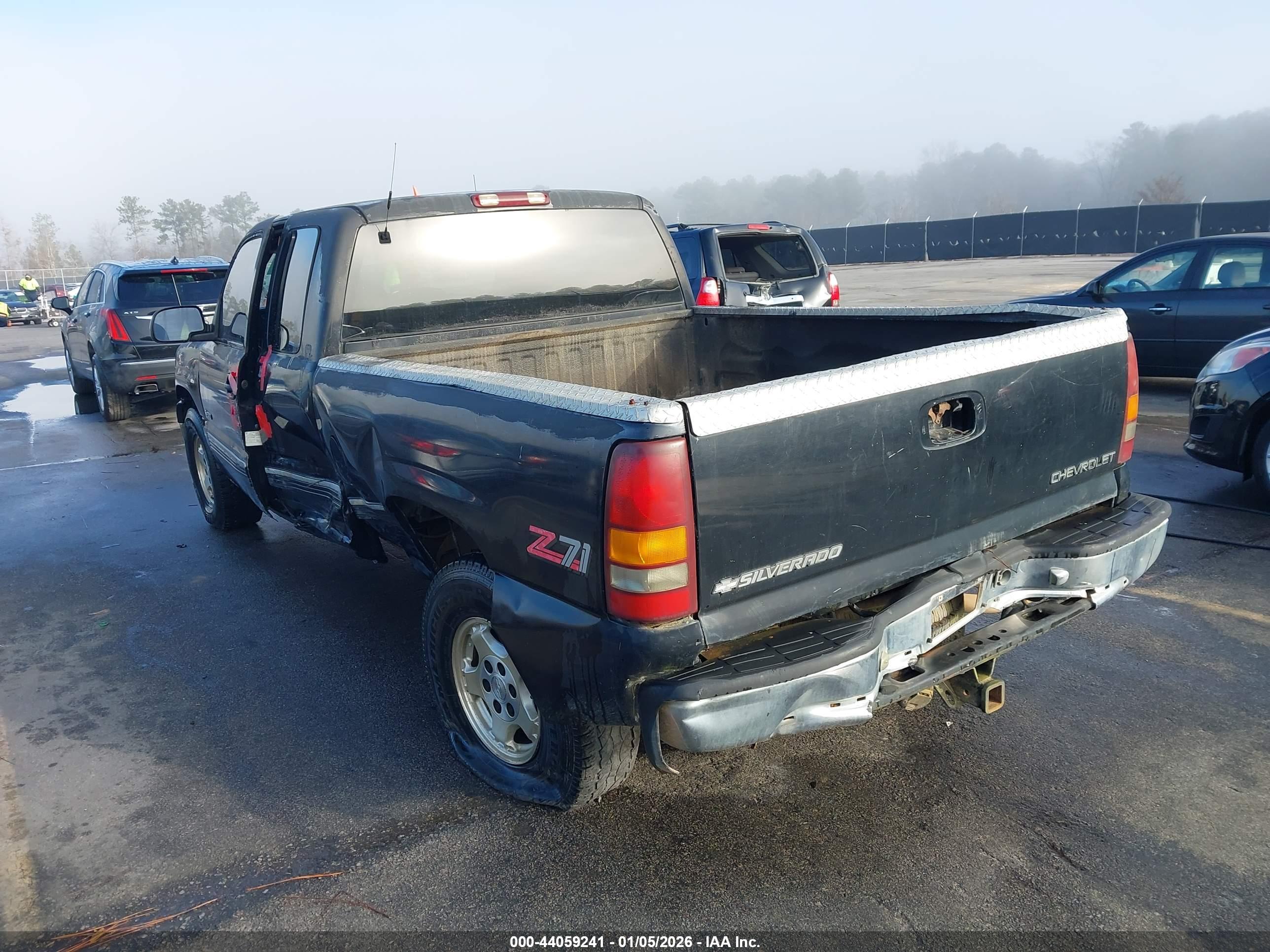 CHEVROLET SILVERADO image 3
