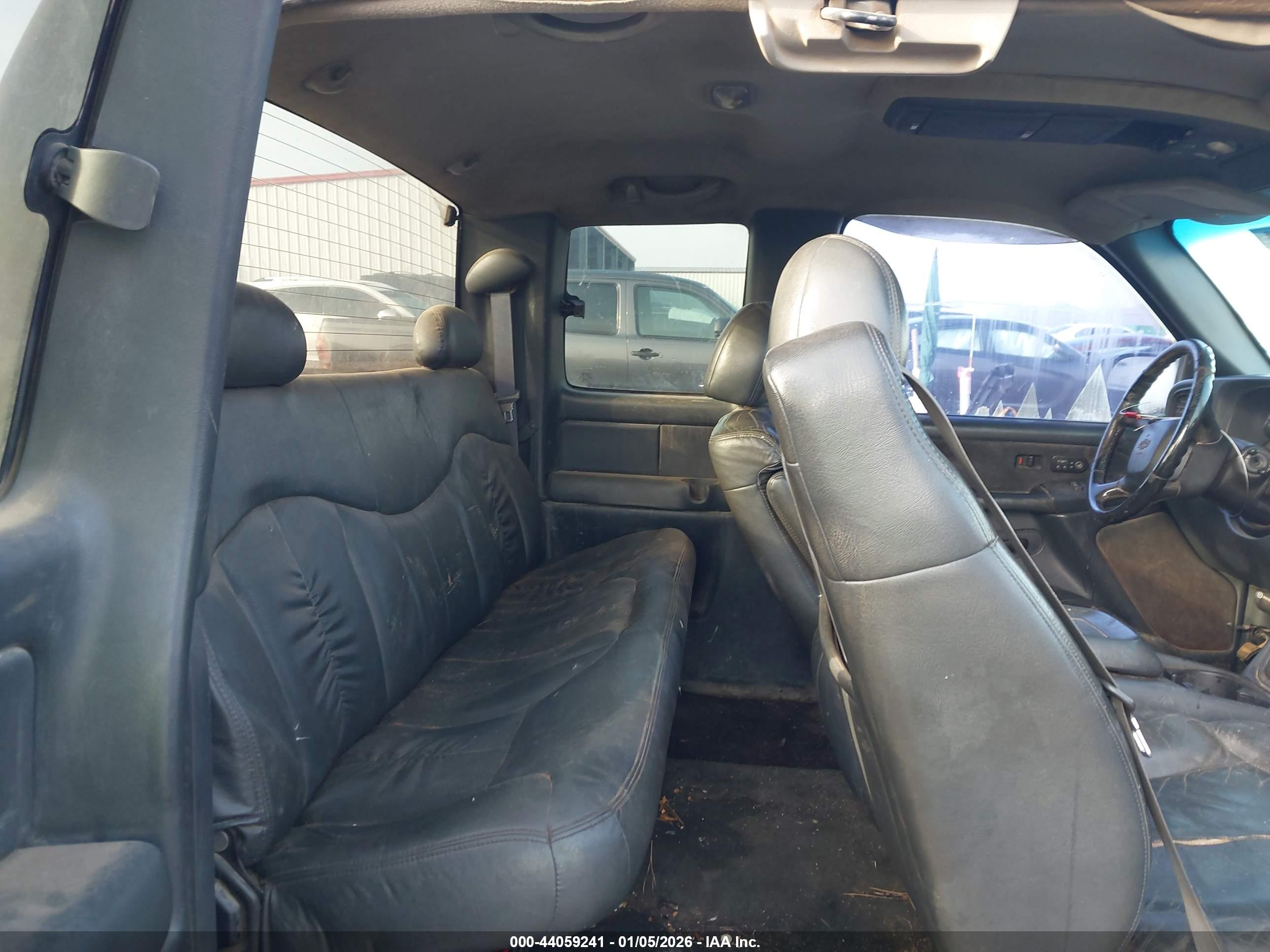 CHEVROLET SILVERADO image 8