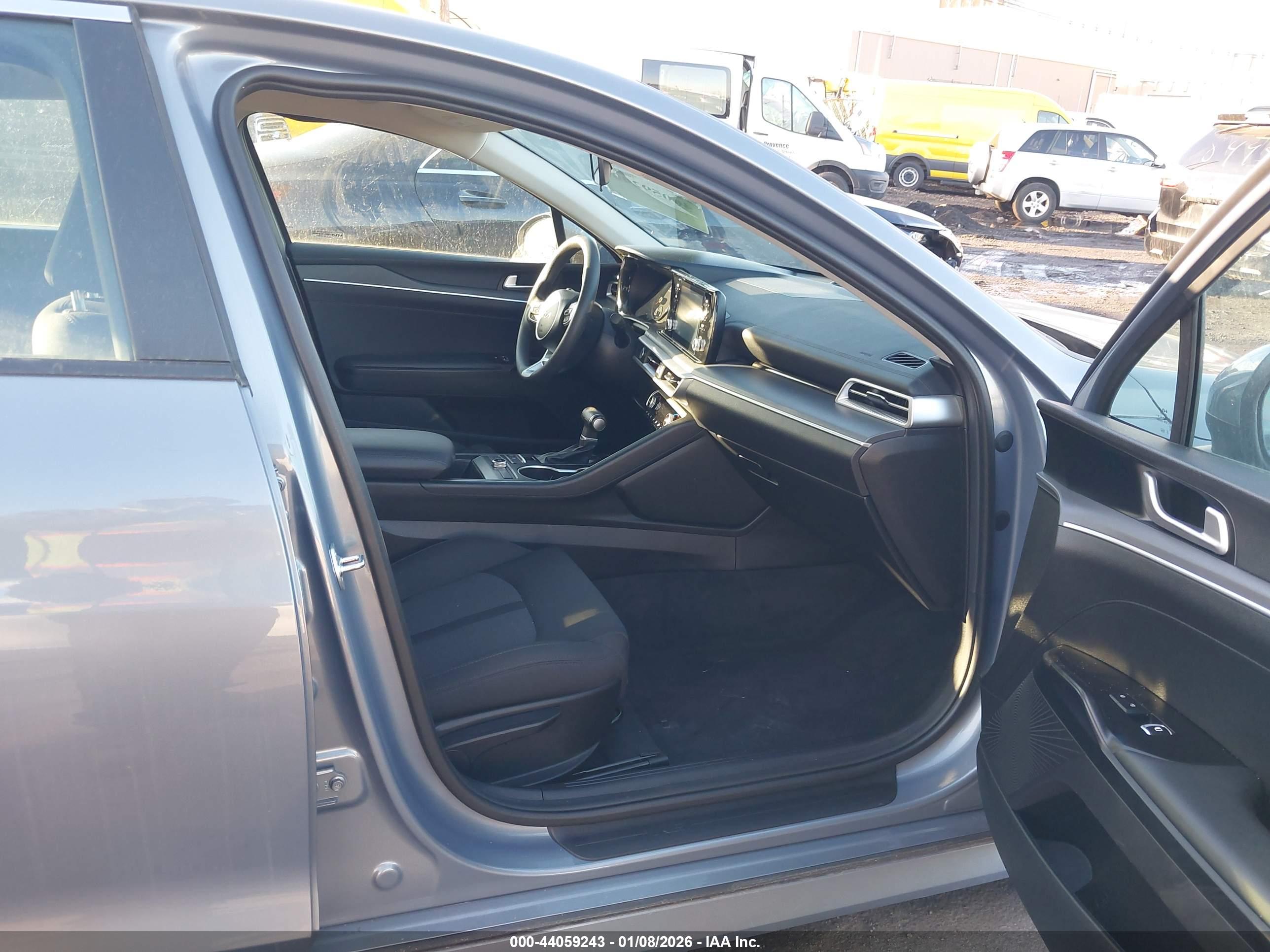 KIA K5 image 5