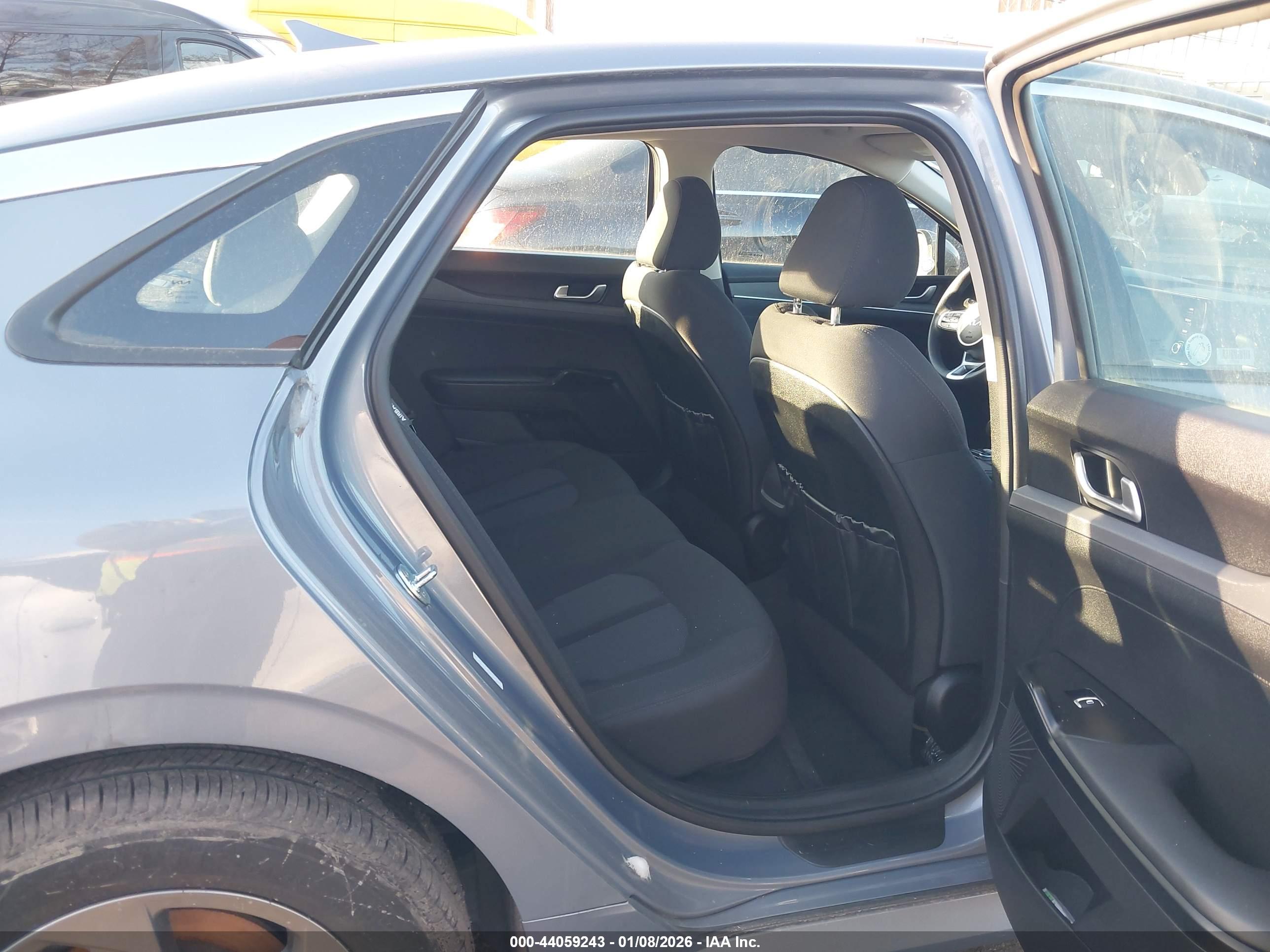 KIA K5 image 8
