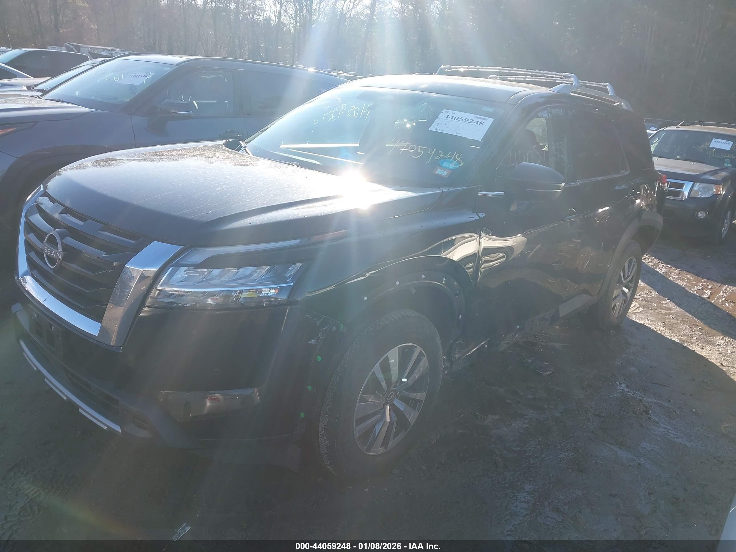 NISSAN PATHFINDER image 2