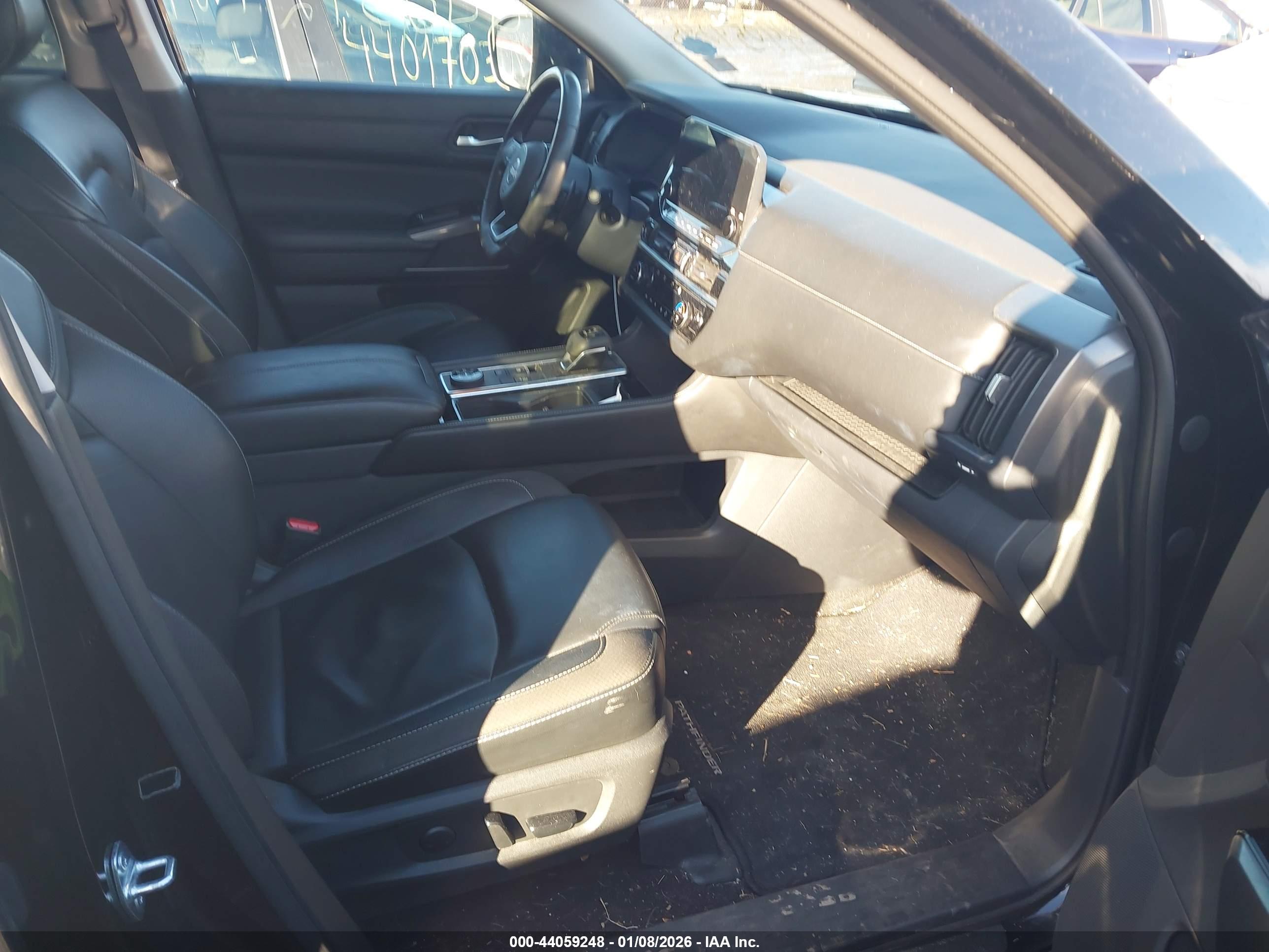 NISSAN PATHFINDER image 5