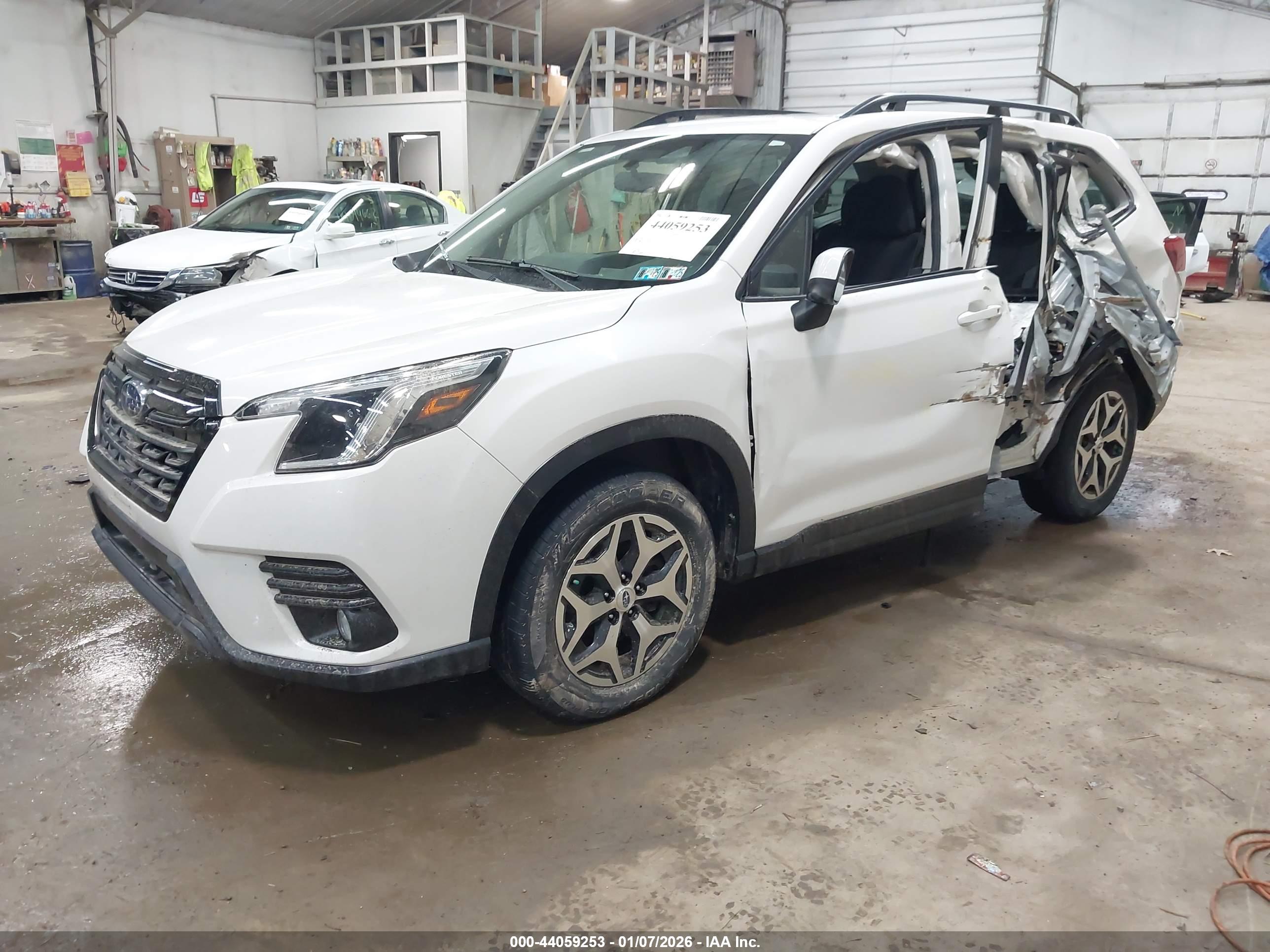SUBARU FORESTER image 2