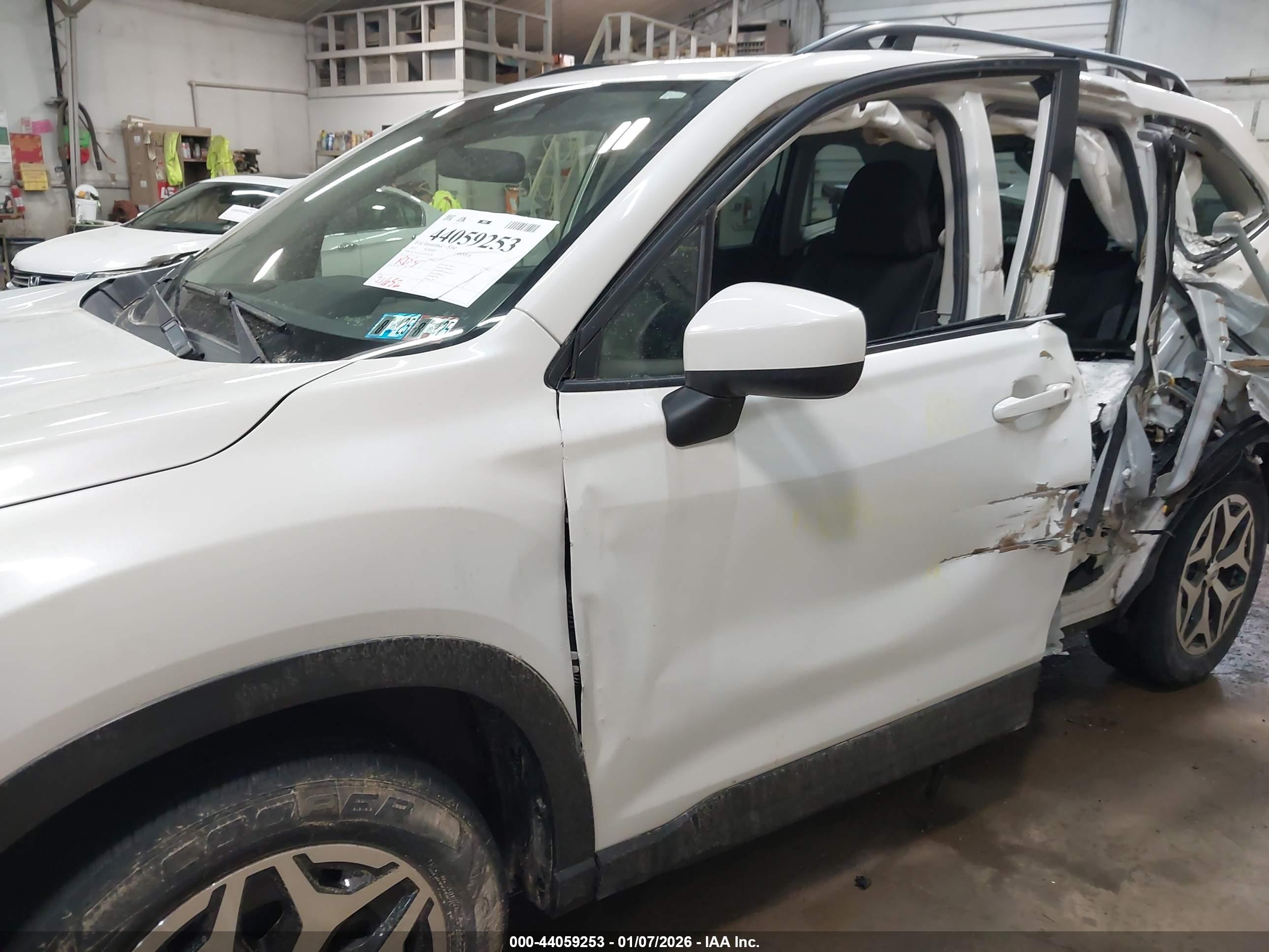 SUBARU FORESTER image 6