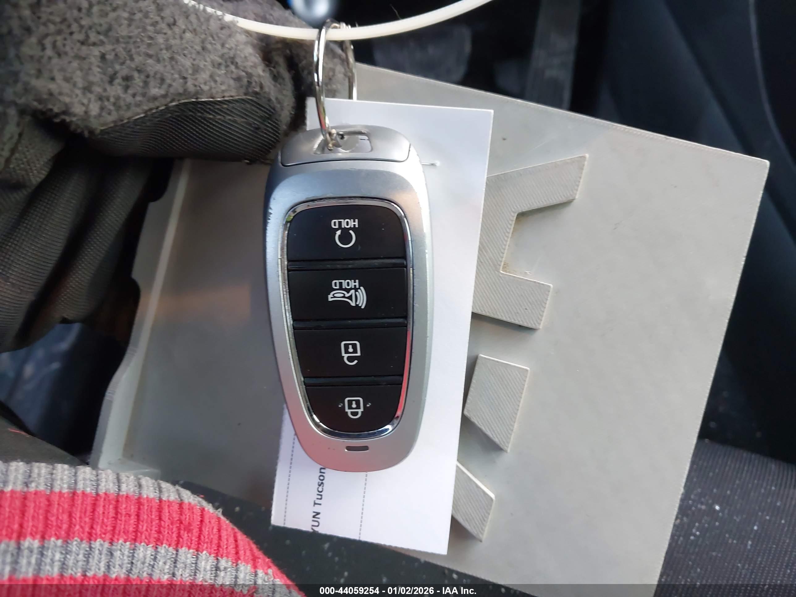 HYUNDAI TUCSON image 11