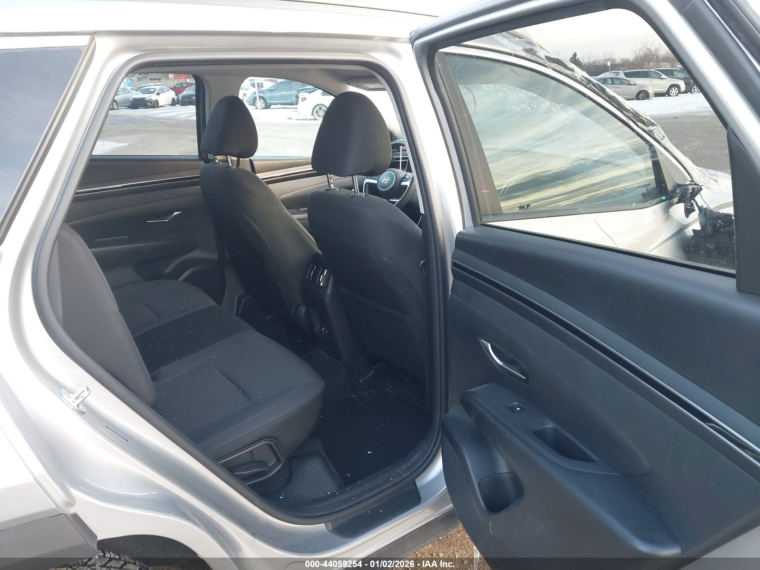HYUNDAI TUCSON image 8