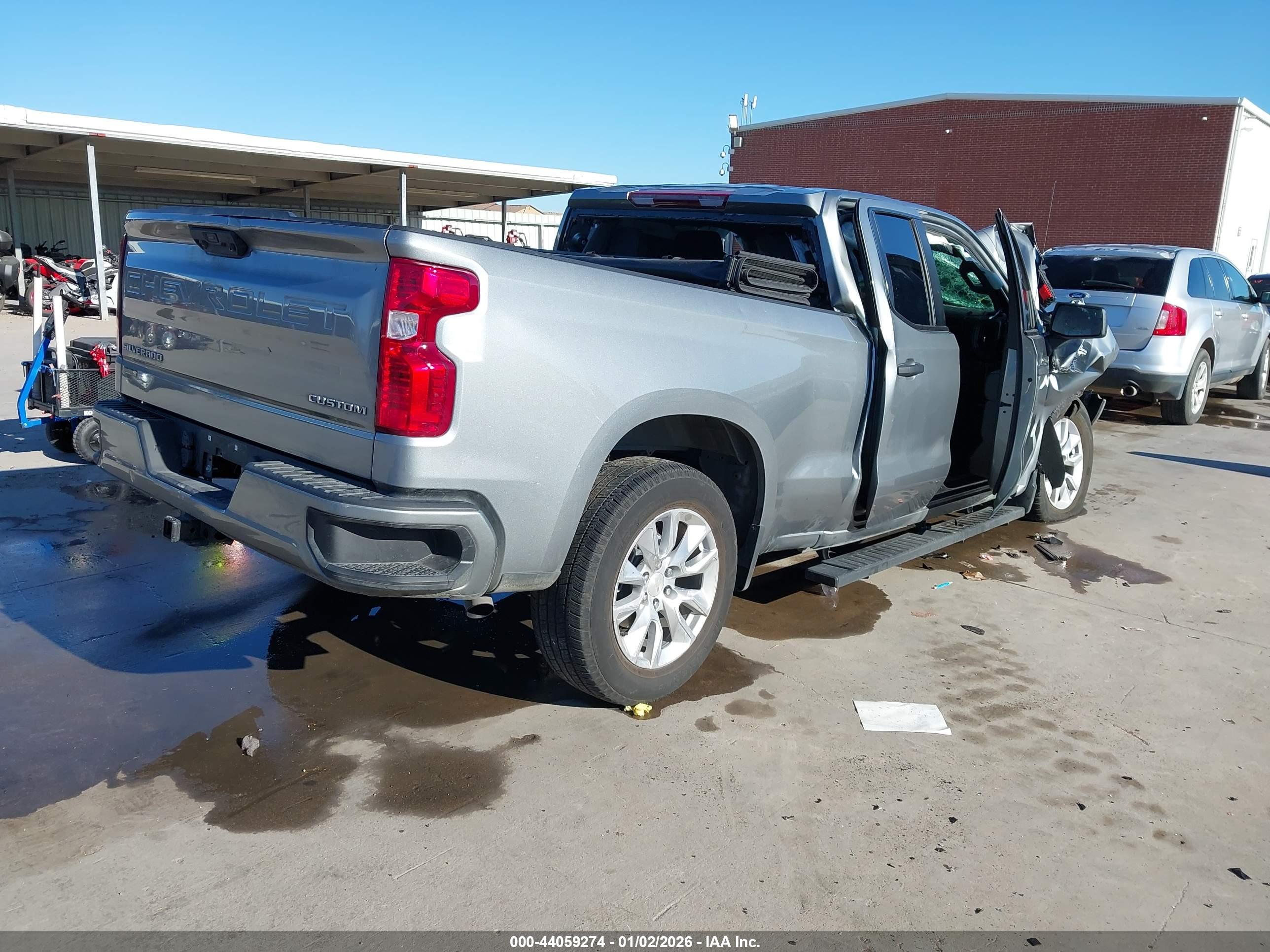 CHEVROLET SILVERADO image 4