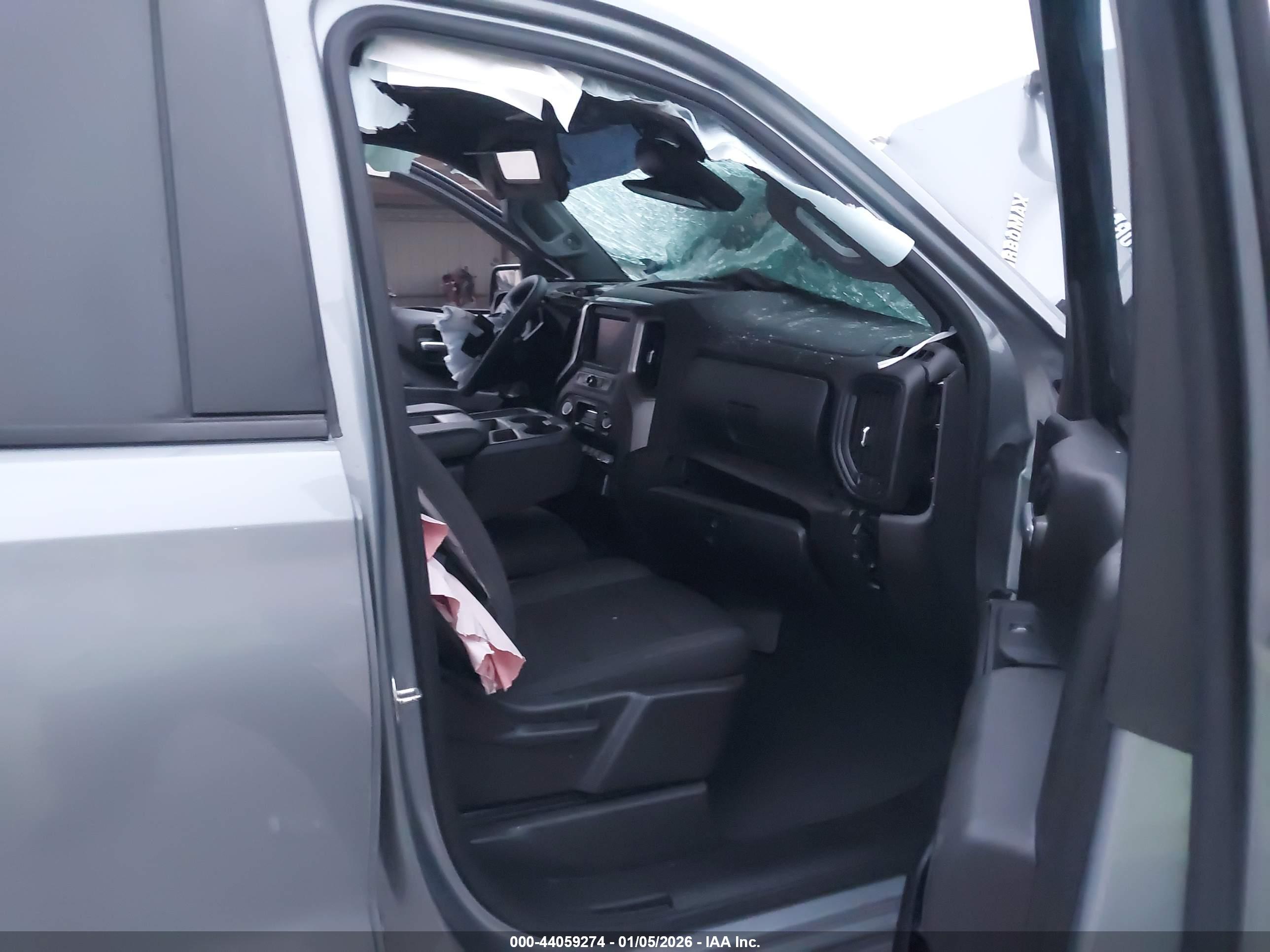 CHEVROLET SILVERADO image 5