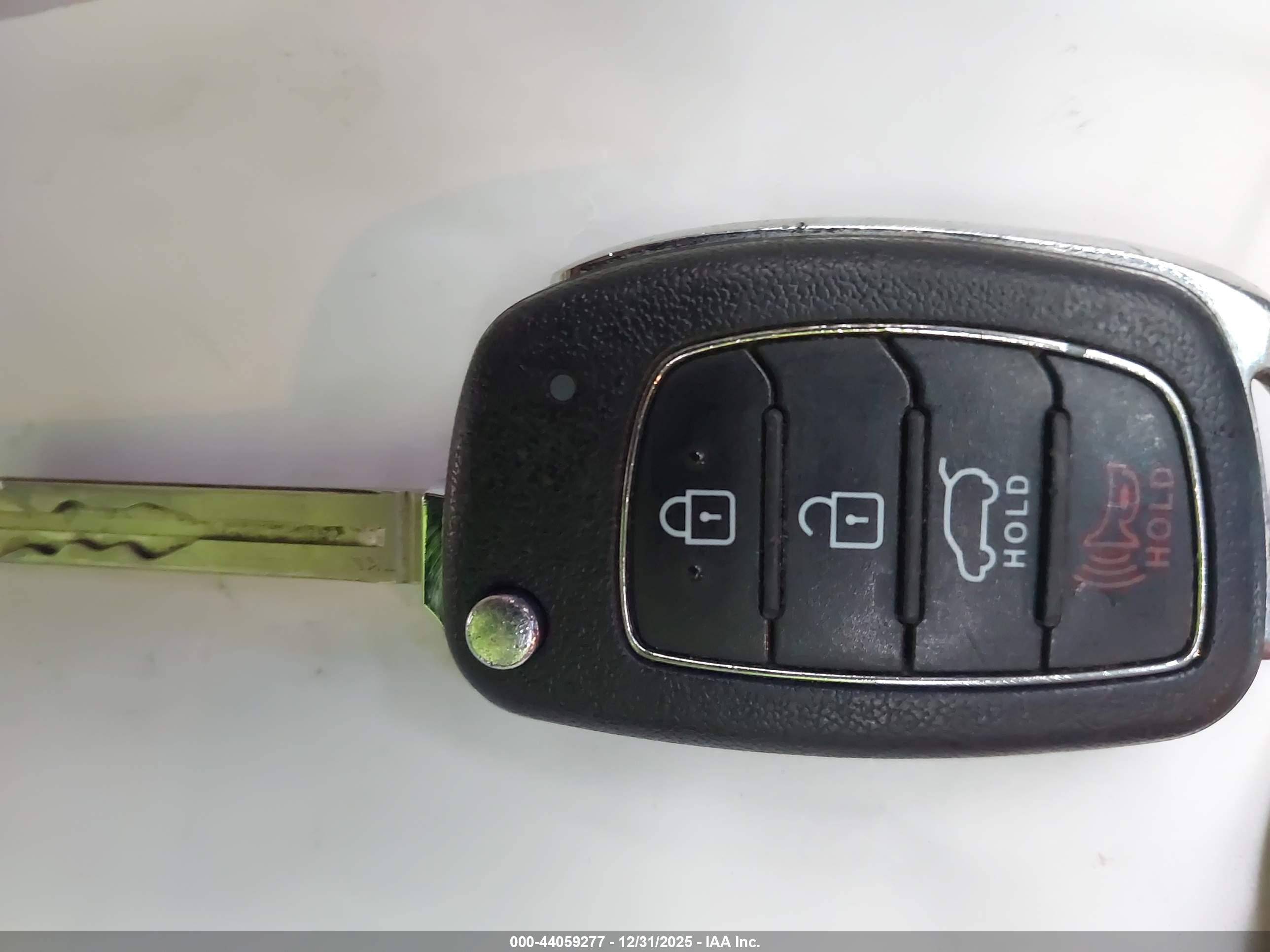 HYUNDAI TUCSON image 11