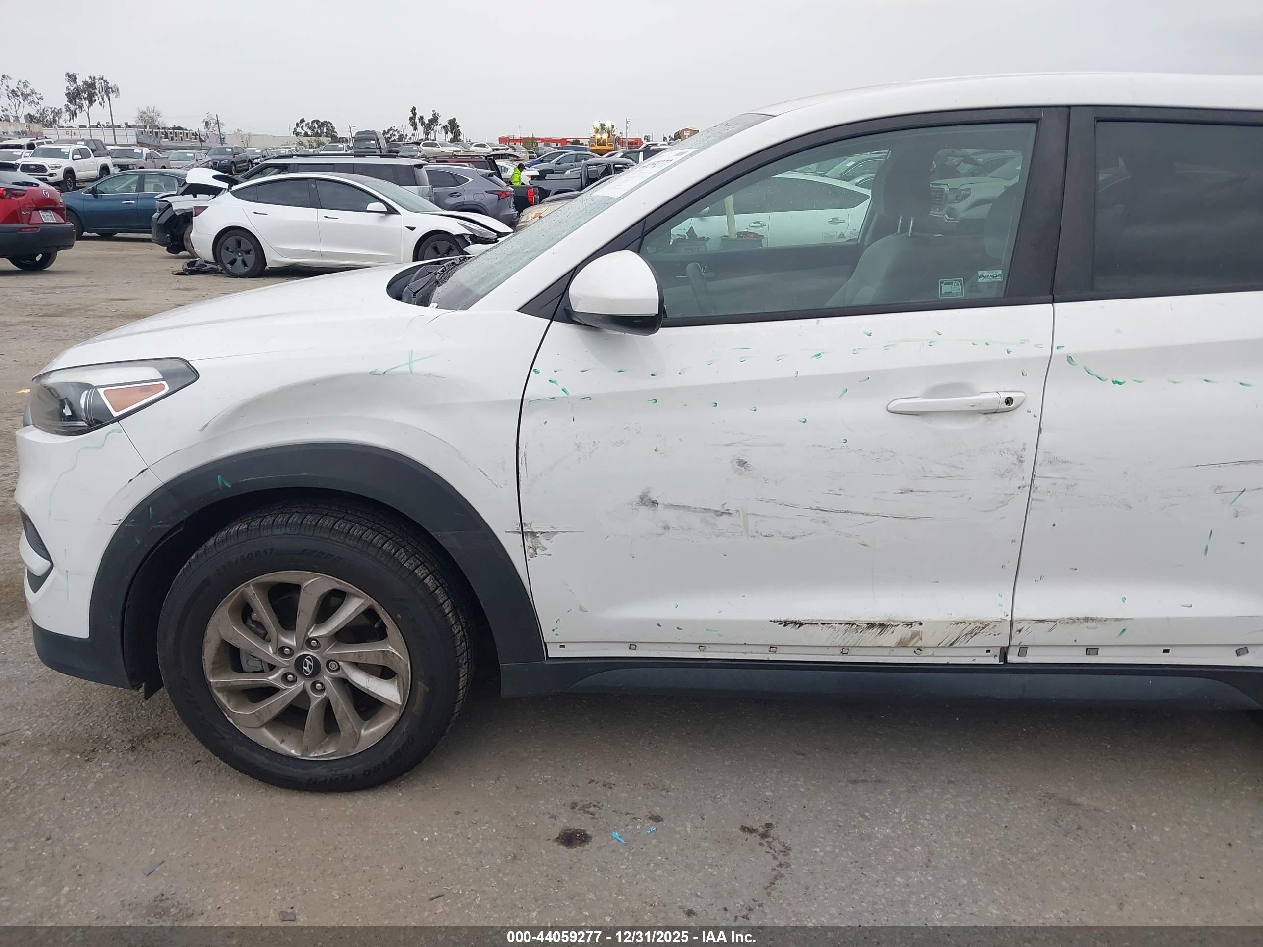 HYUNDAI TUCSON image 6
