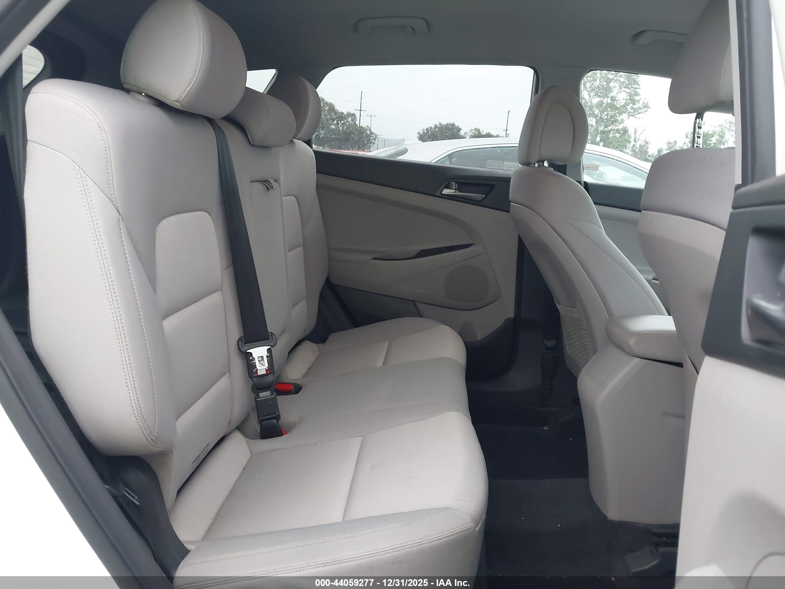 HYUNDAI TUCSON image 8