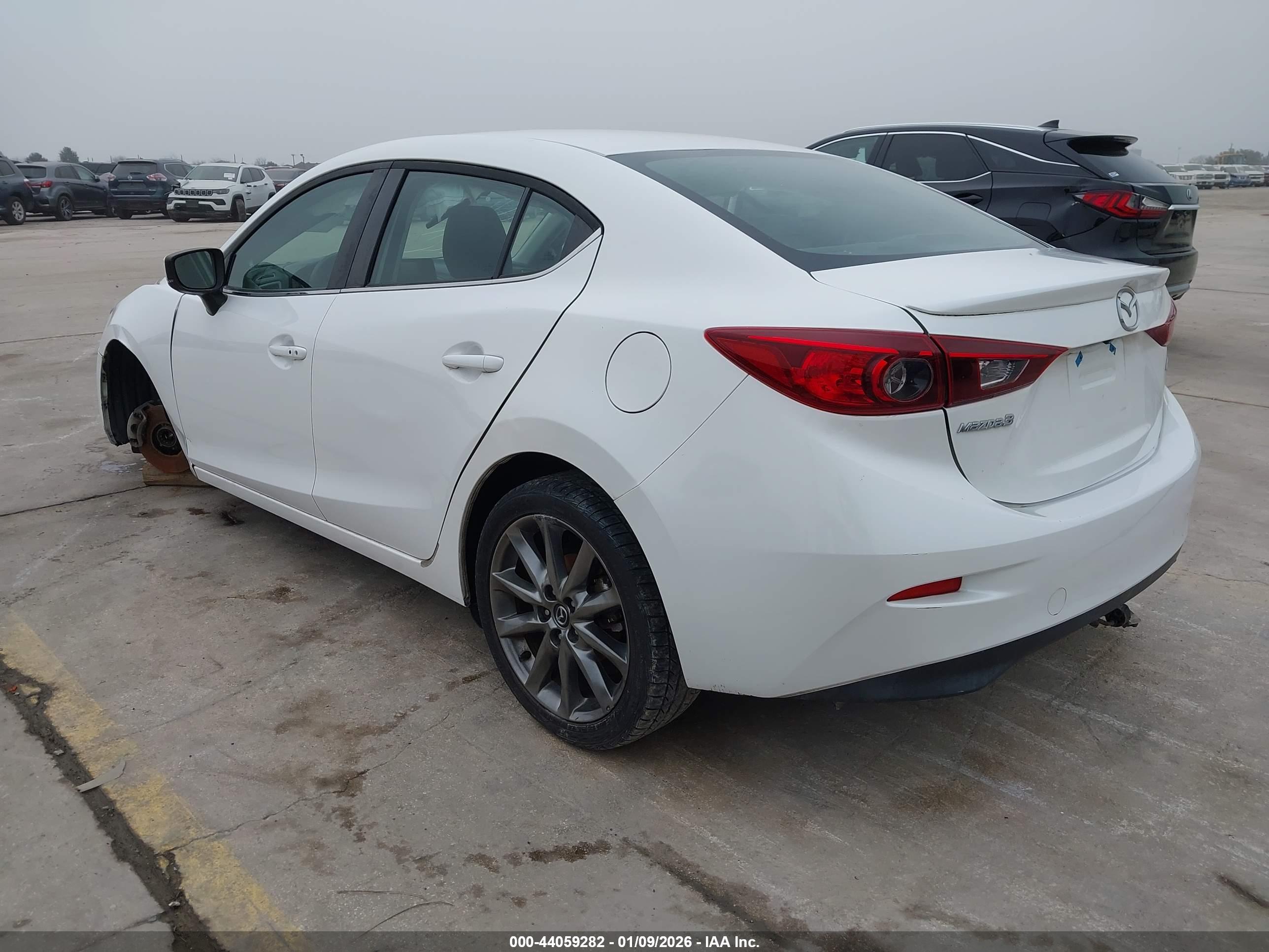 MAZDA MAZDA3 image 3