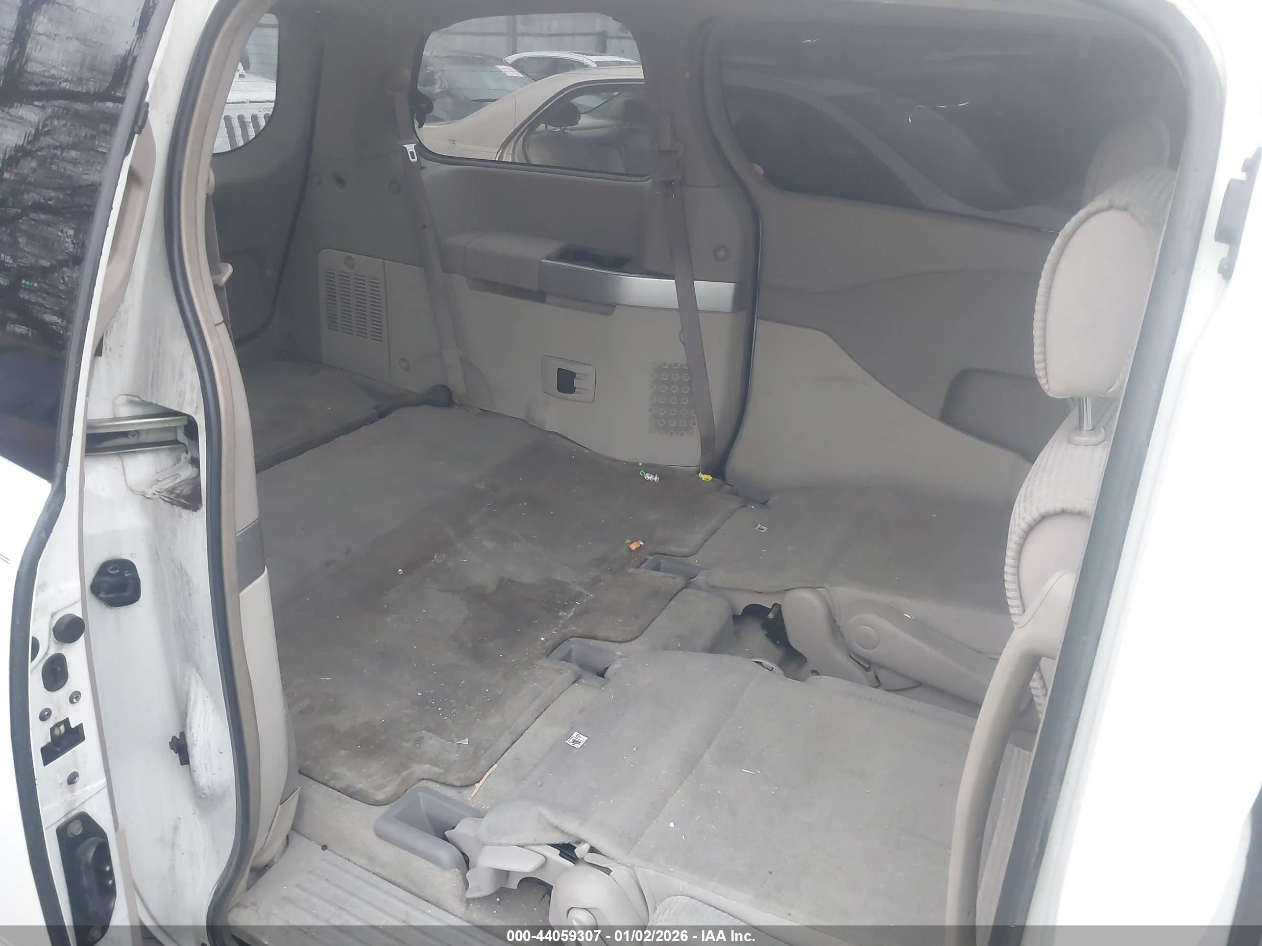 NISSAN QUEST image 8