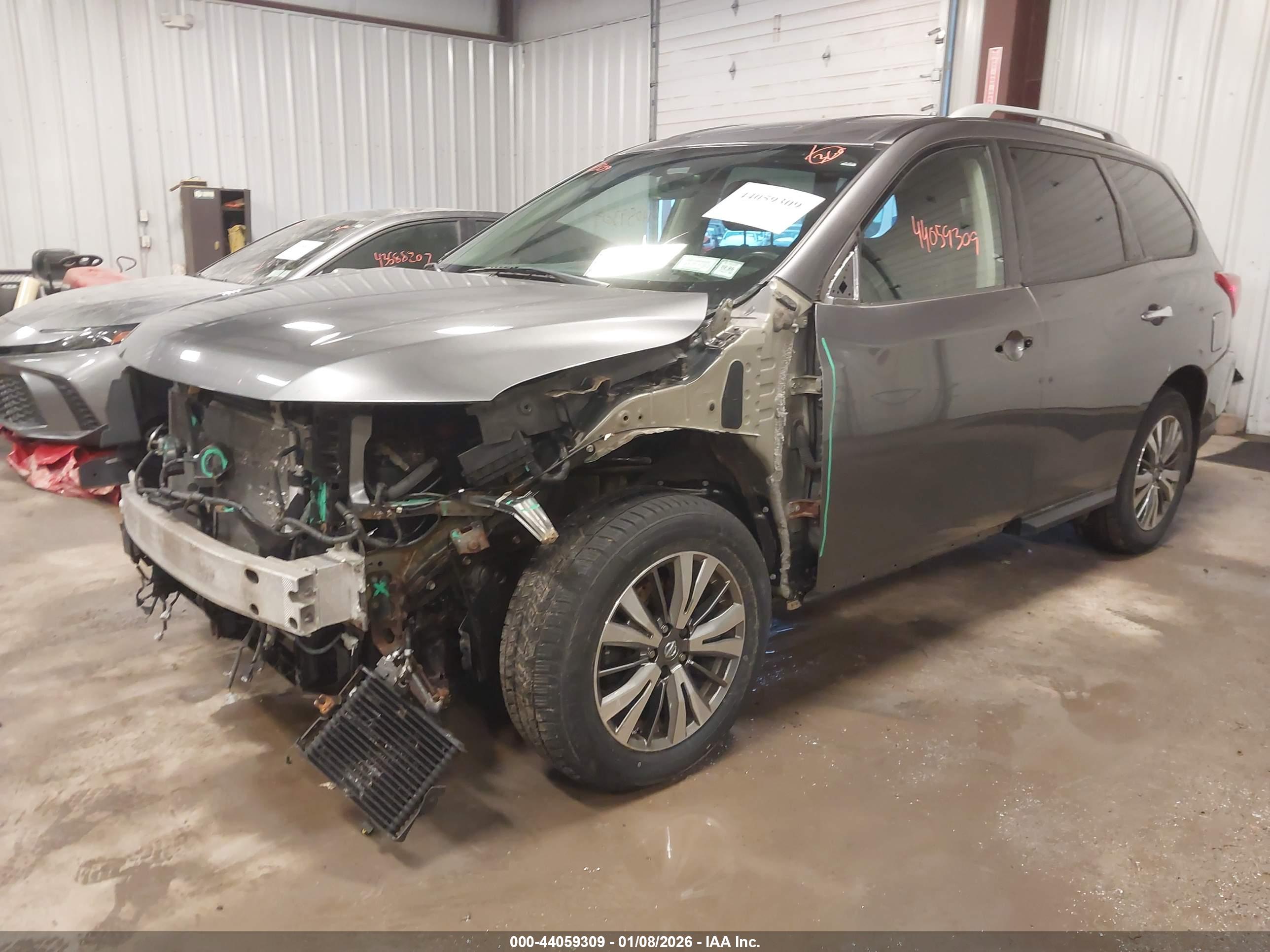NISSAN PATHFINDER image 2