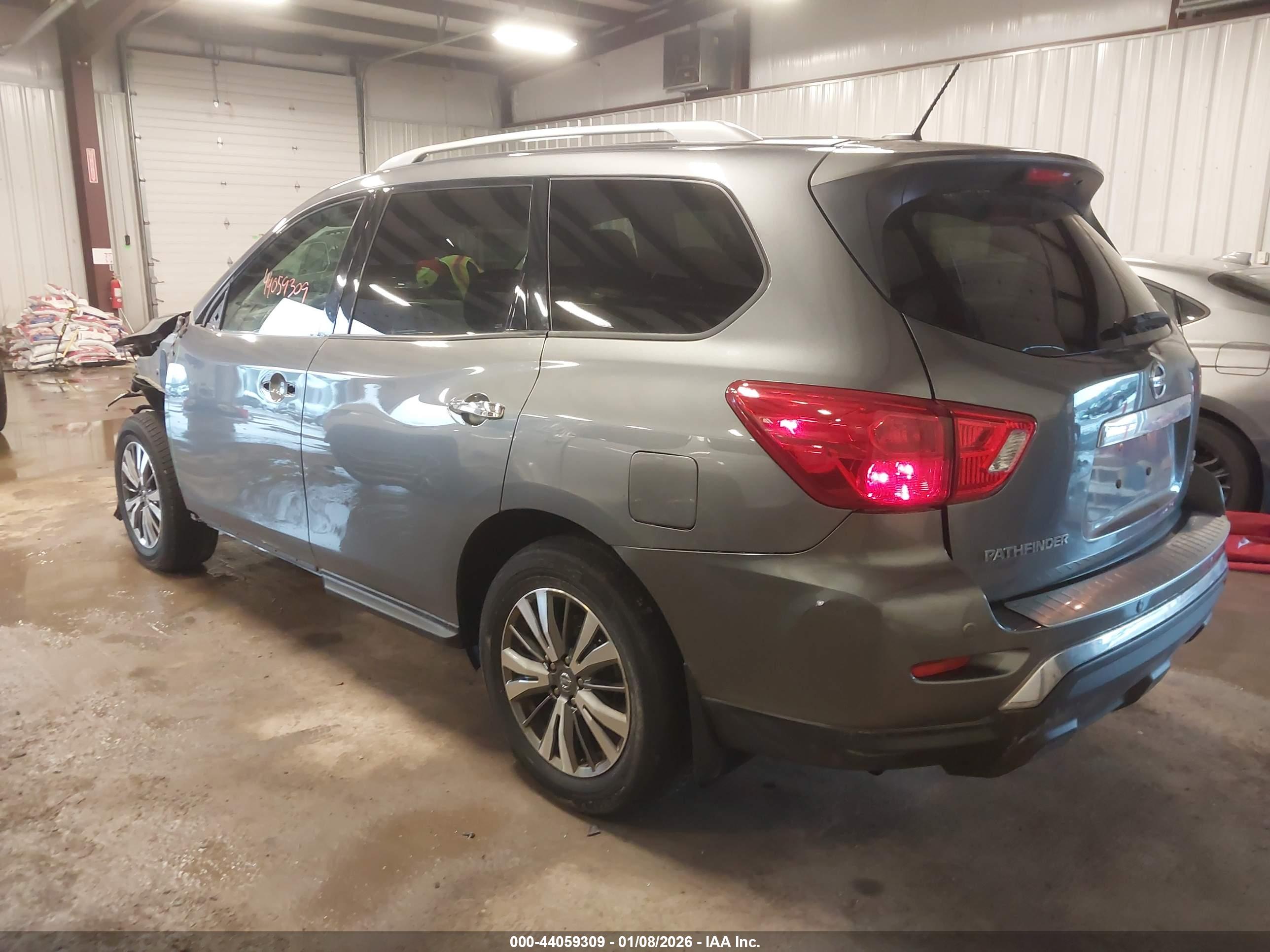 NISSAN PATHFINDER image 3