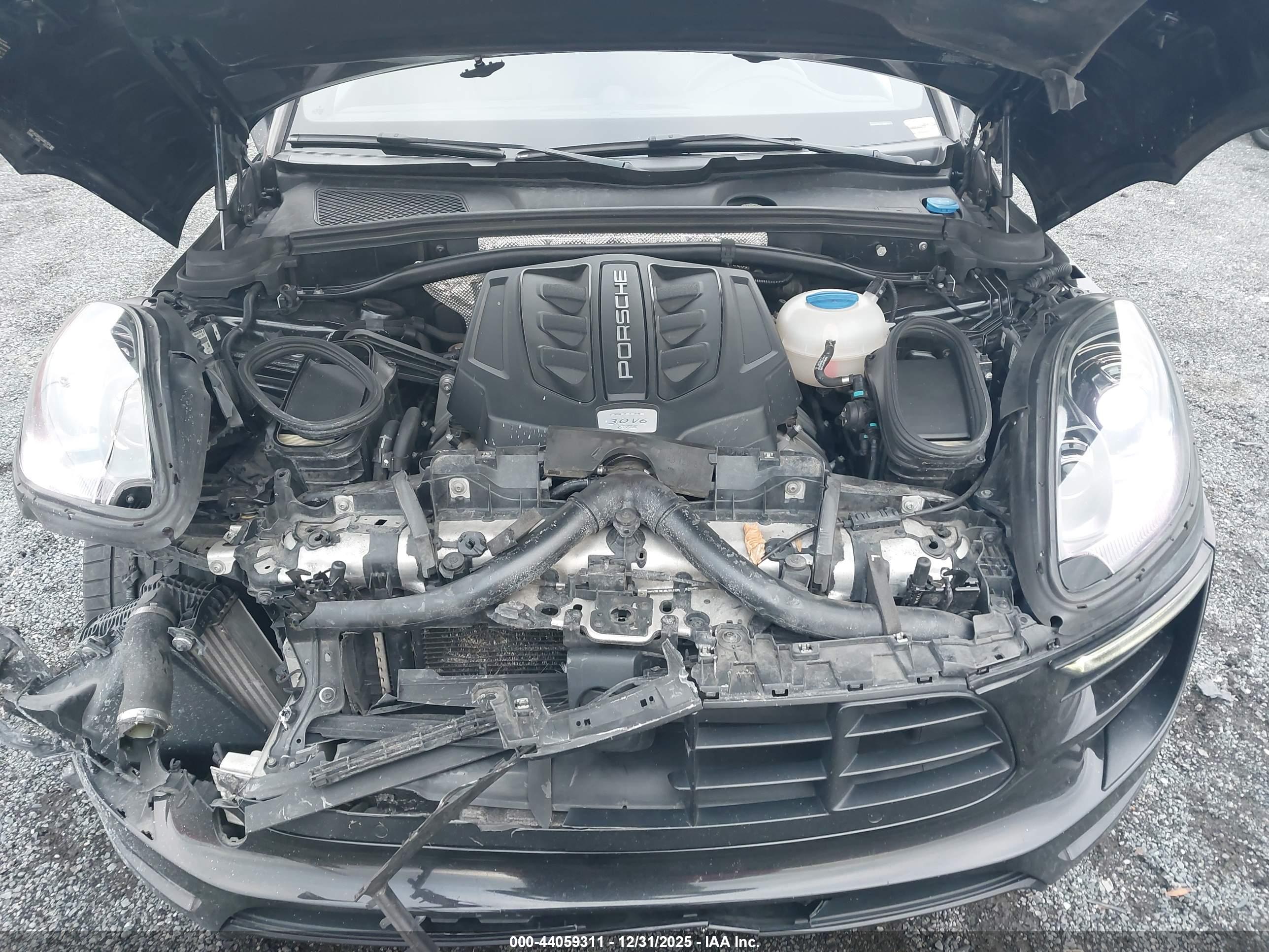 PORSCHE MACAN image 10
