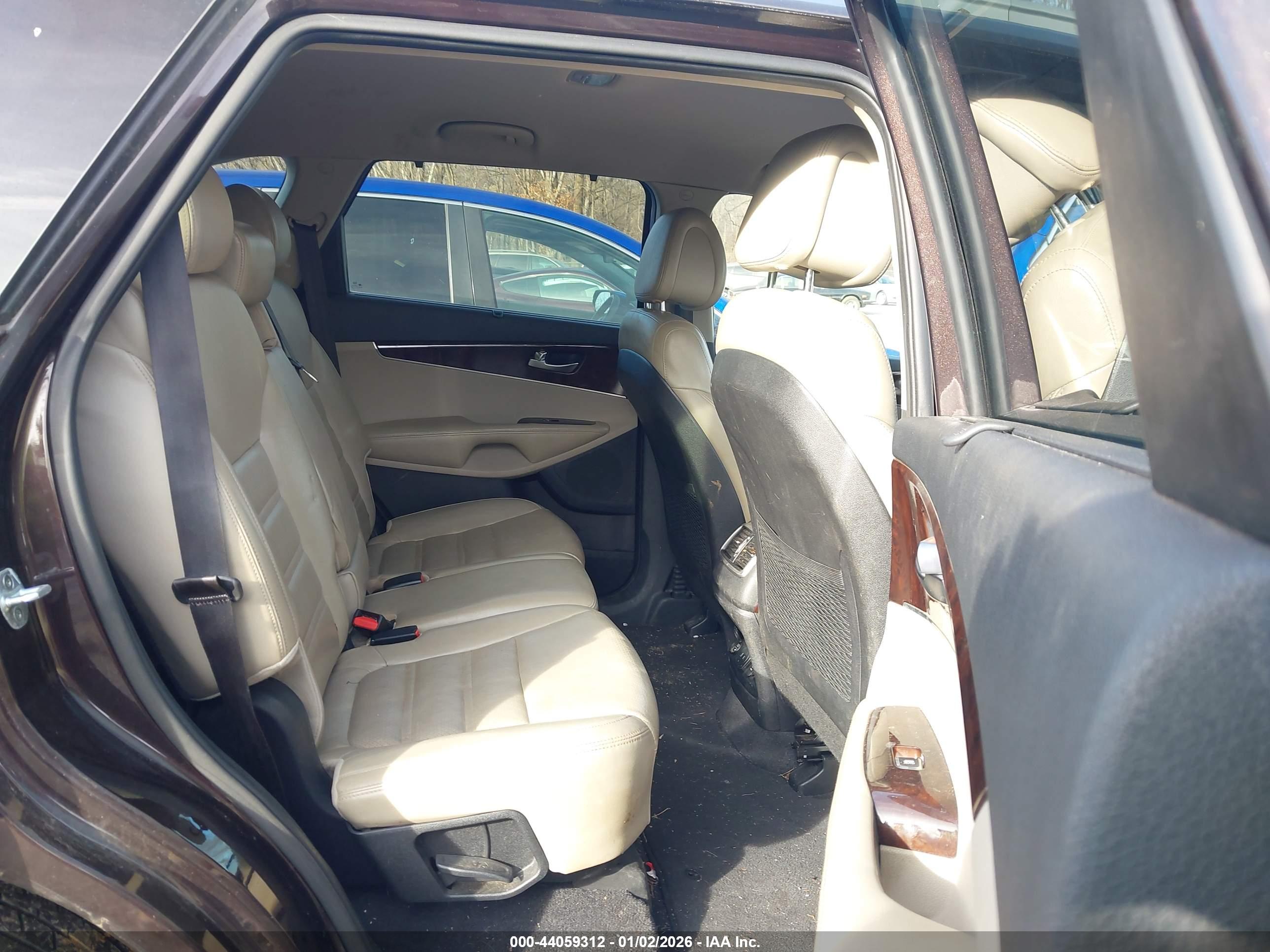 KIA SORENTO image 8