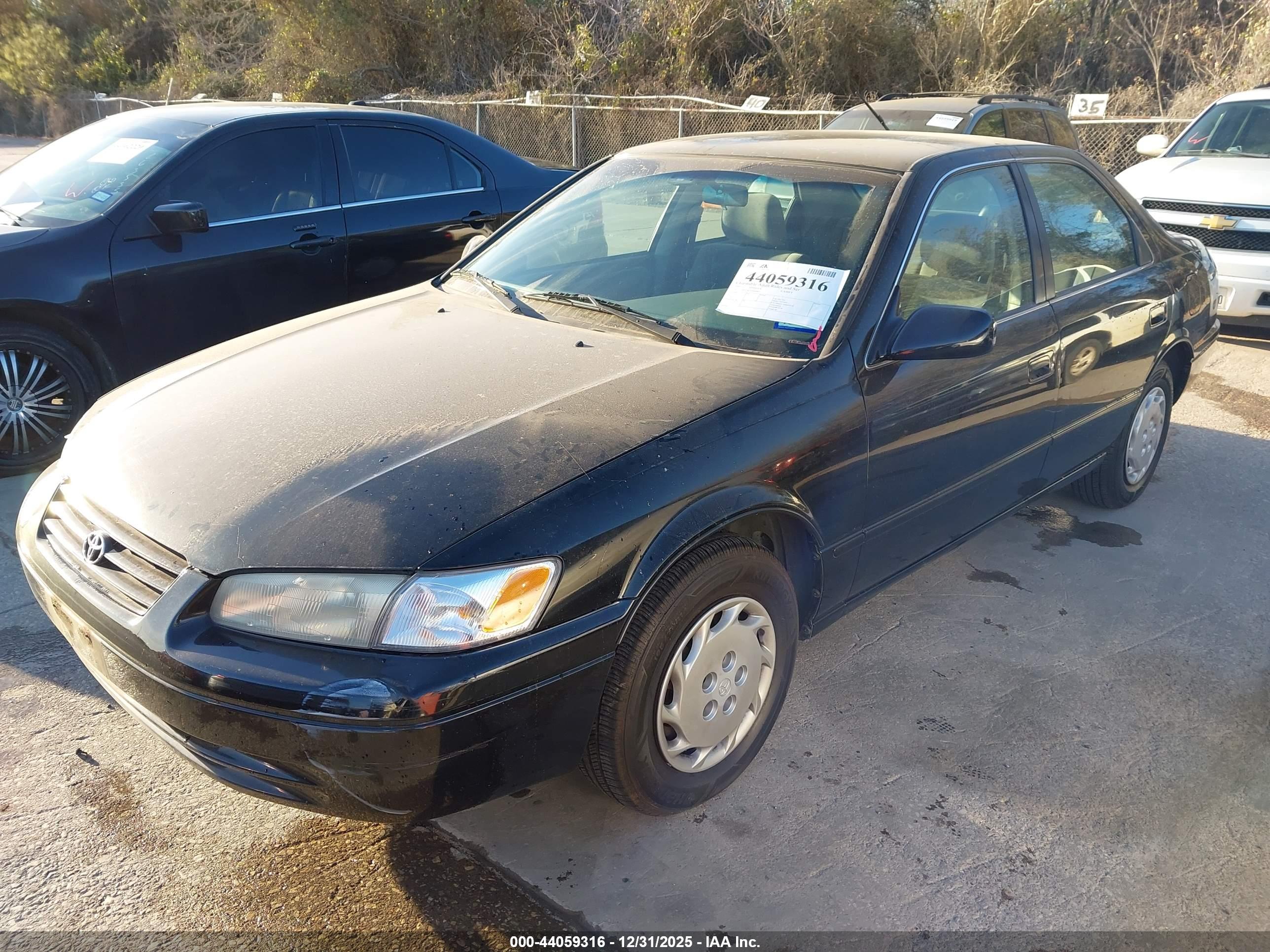 TOYOTA CAMRY image 2
