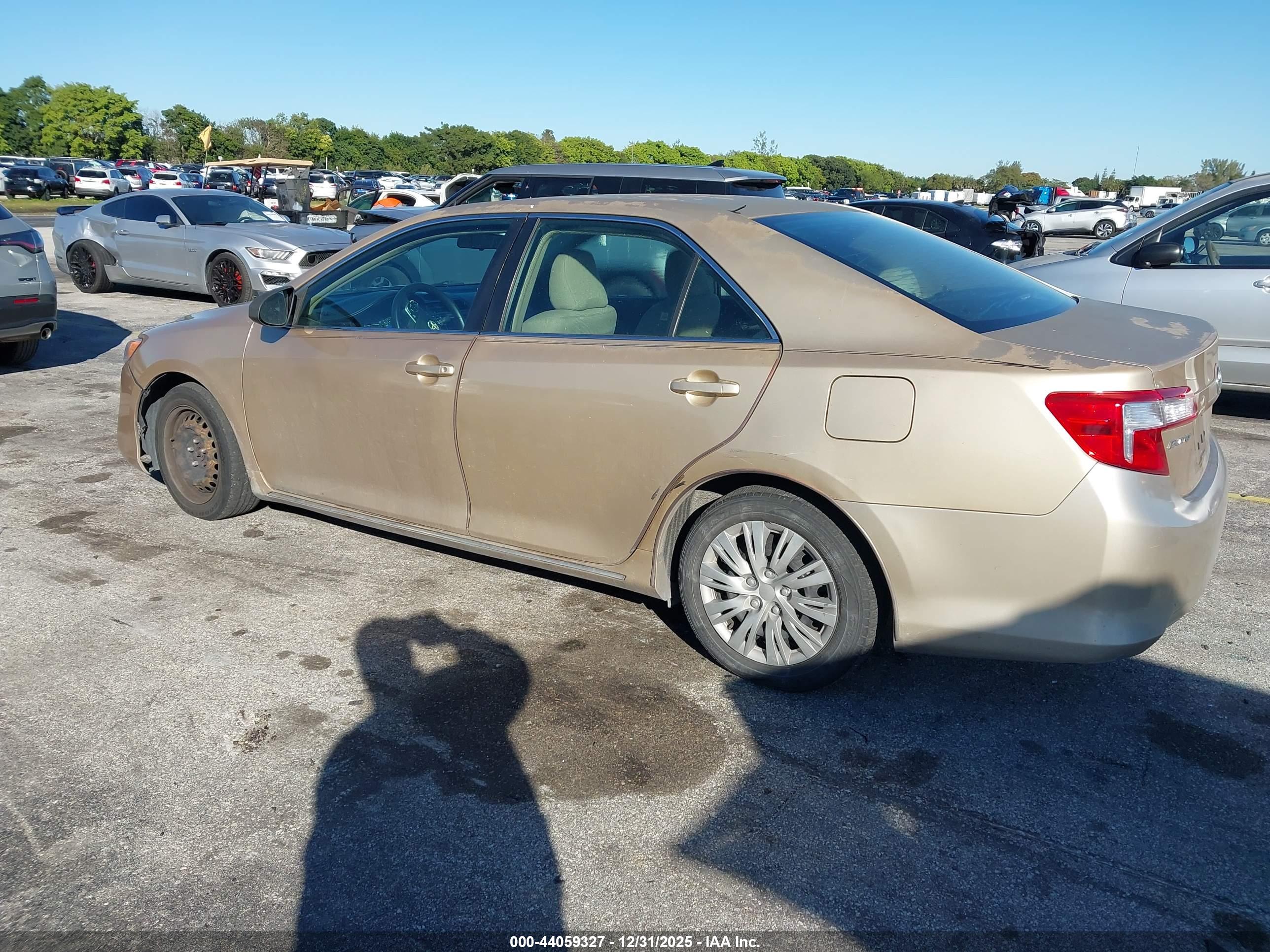 TOYOTA CAMRY image 3