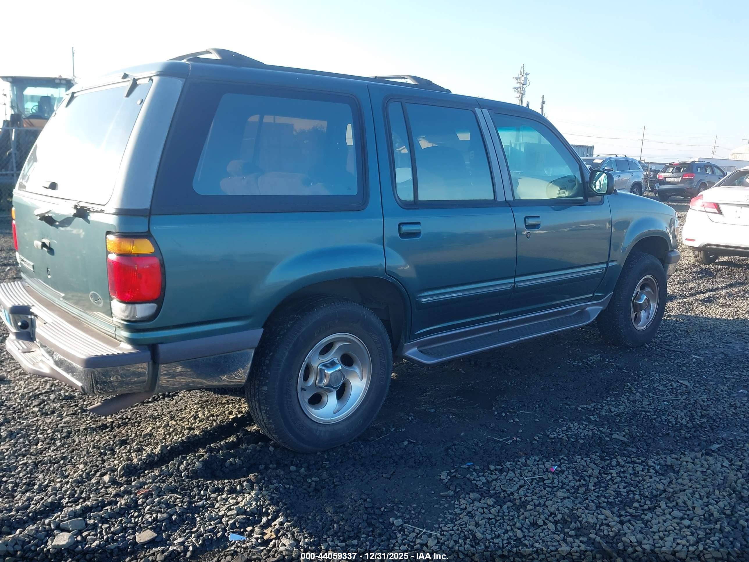 FORD EXPLORER image 4