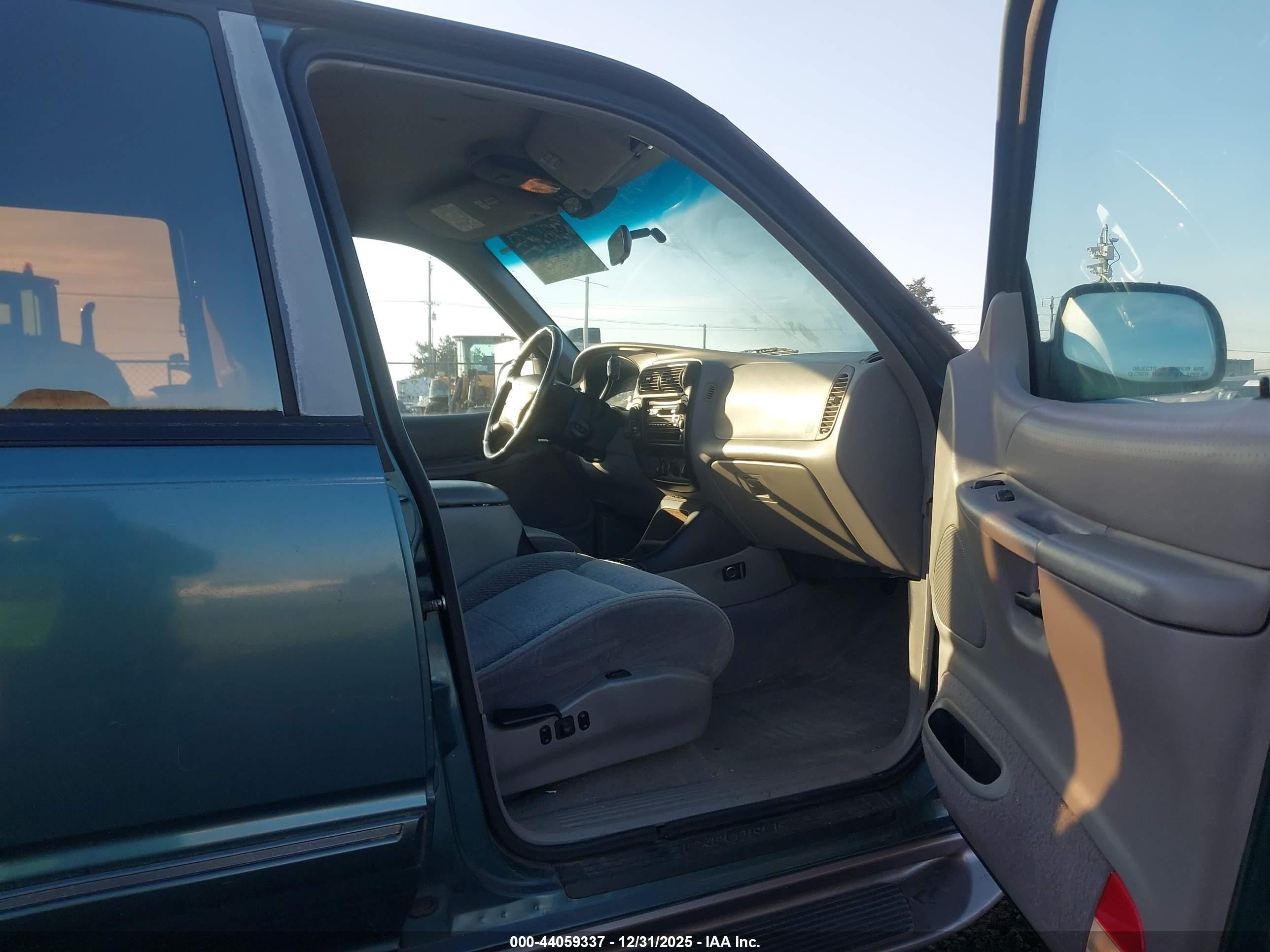 FORD EXPLORER image 5