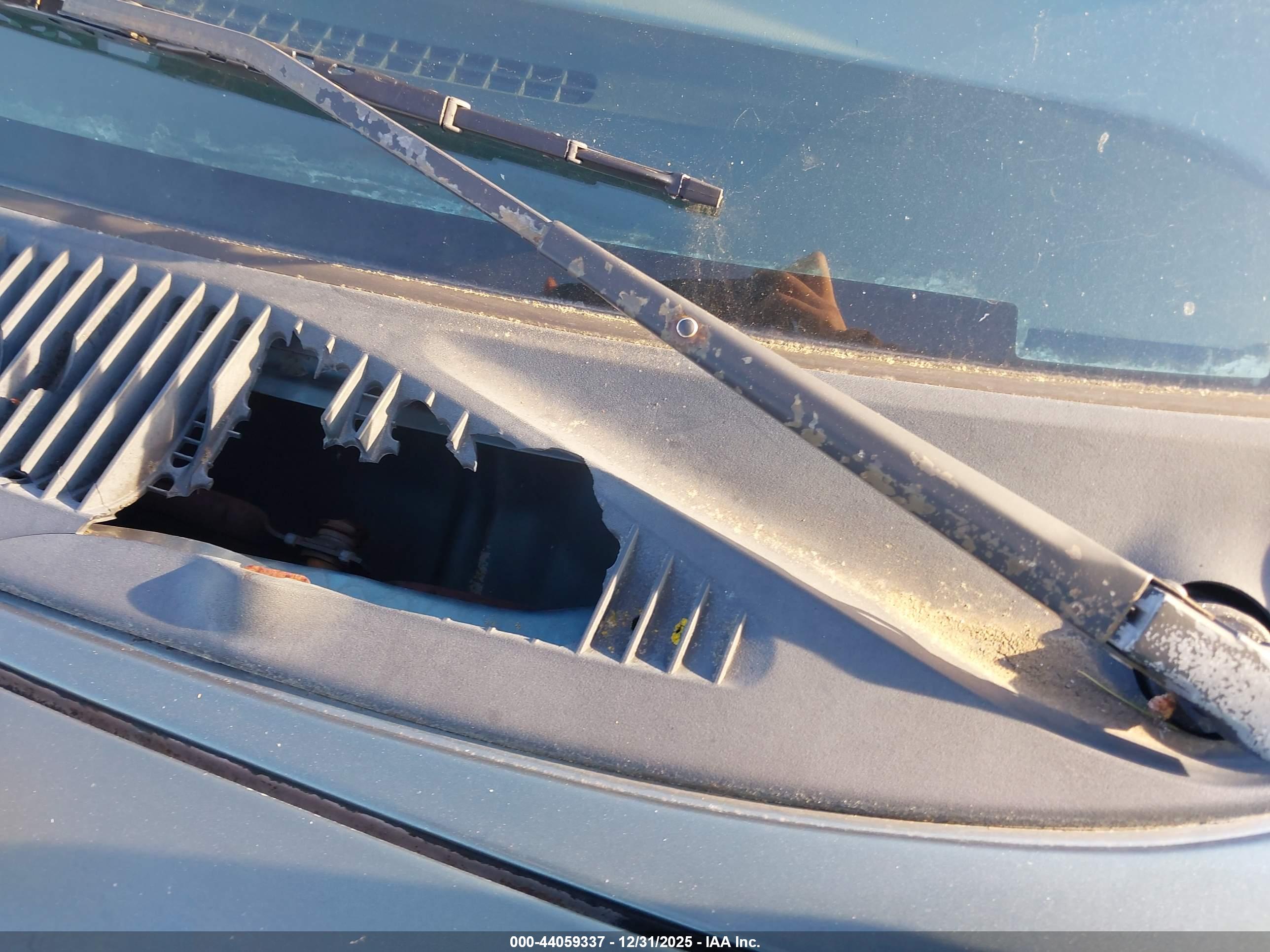 FORD EXPLORER image 6